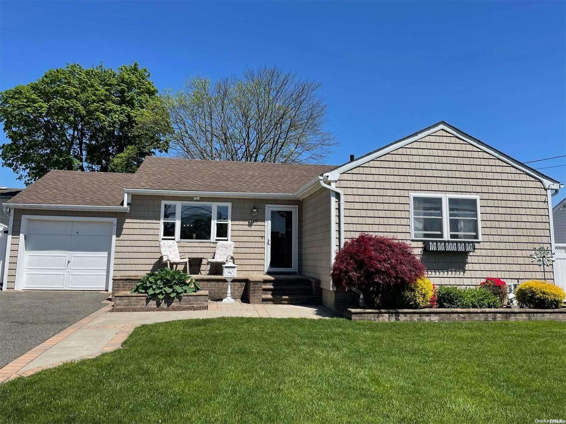 #1 photo, 345 N Michigan Avenue, Massapequa , NY 11758