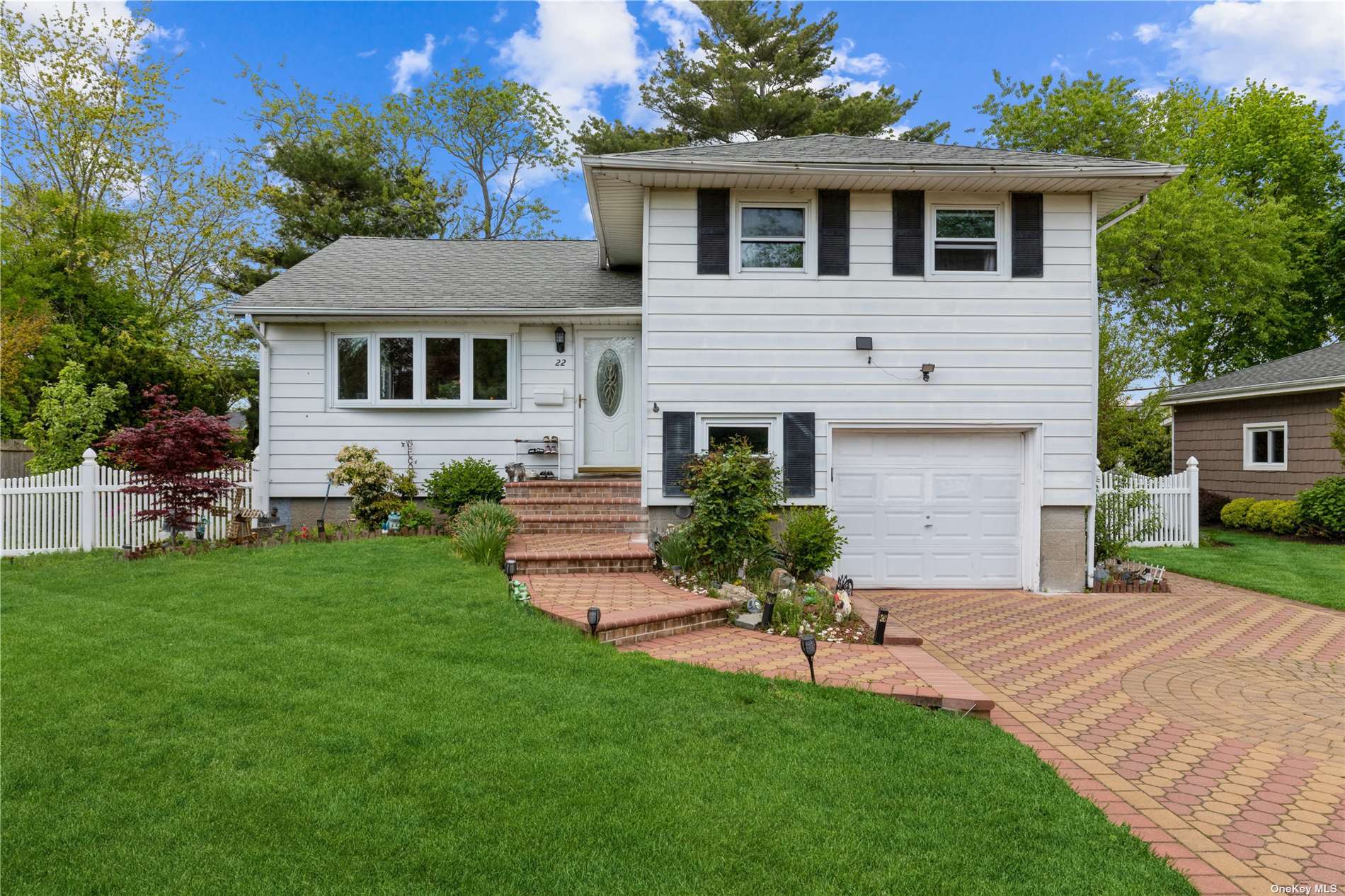 #1 photo, 22 Peachtree Lane, ناسو Hicksville , NY 11801