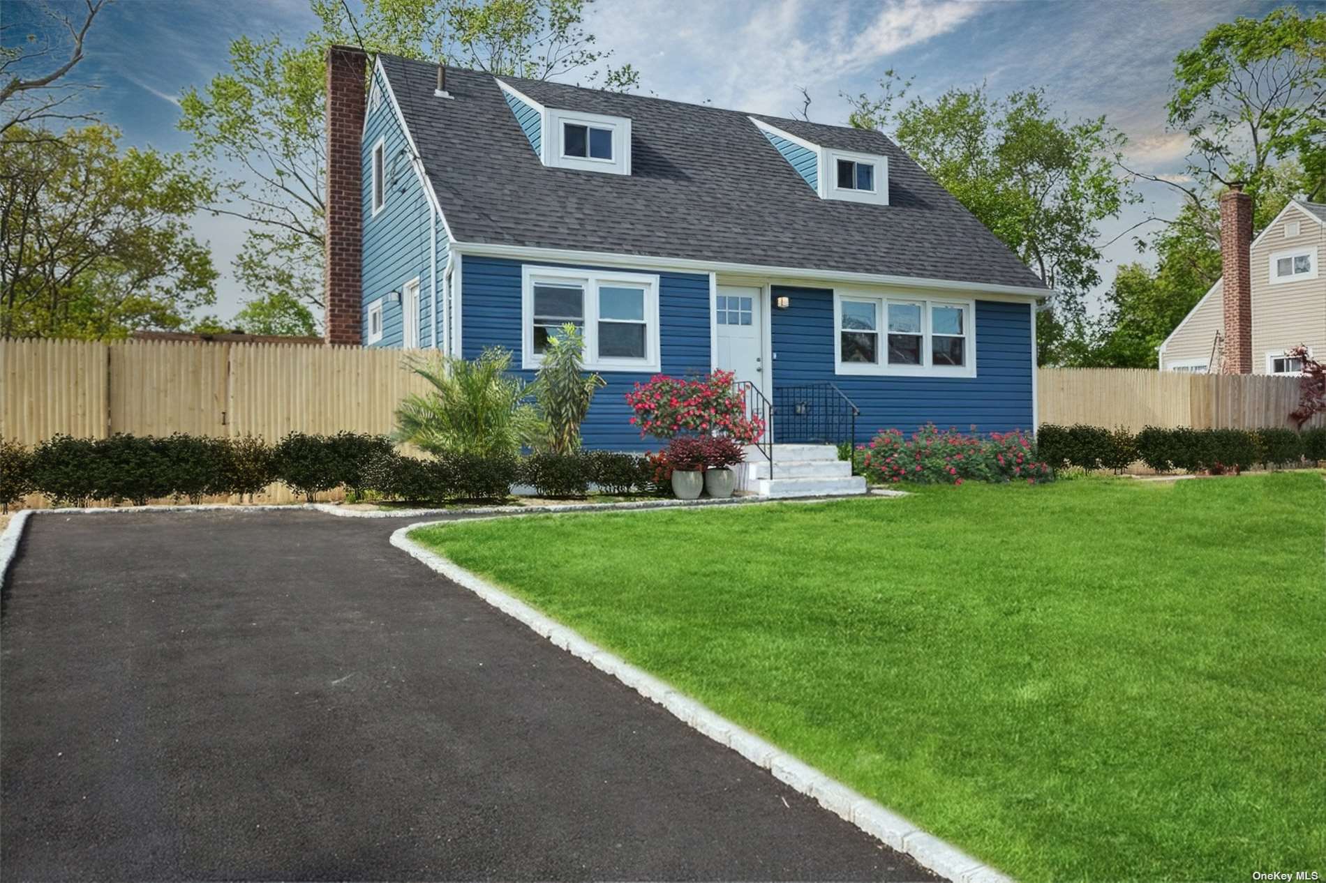 #1 photo, 11 Hickory Street, מחוז סאפוק Central Islip , NY 11722