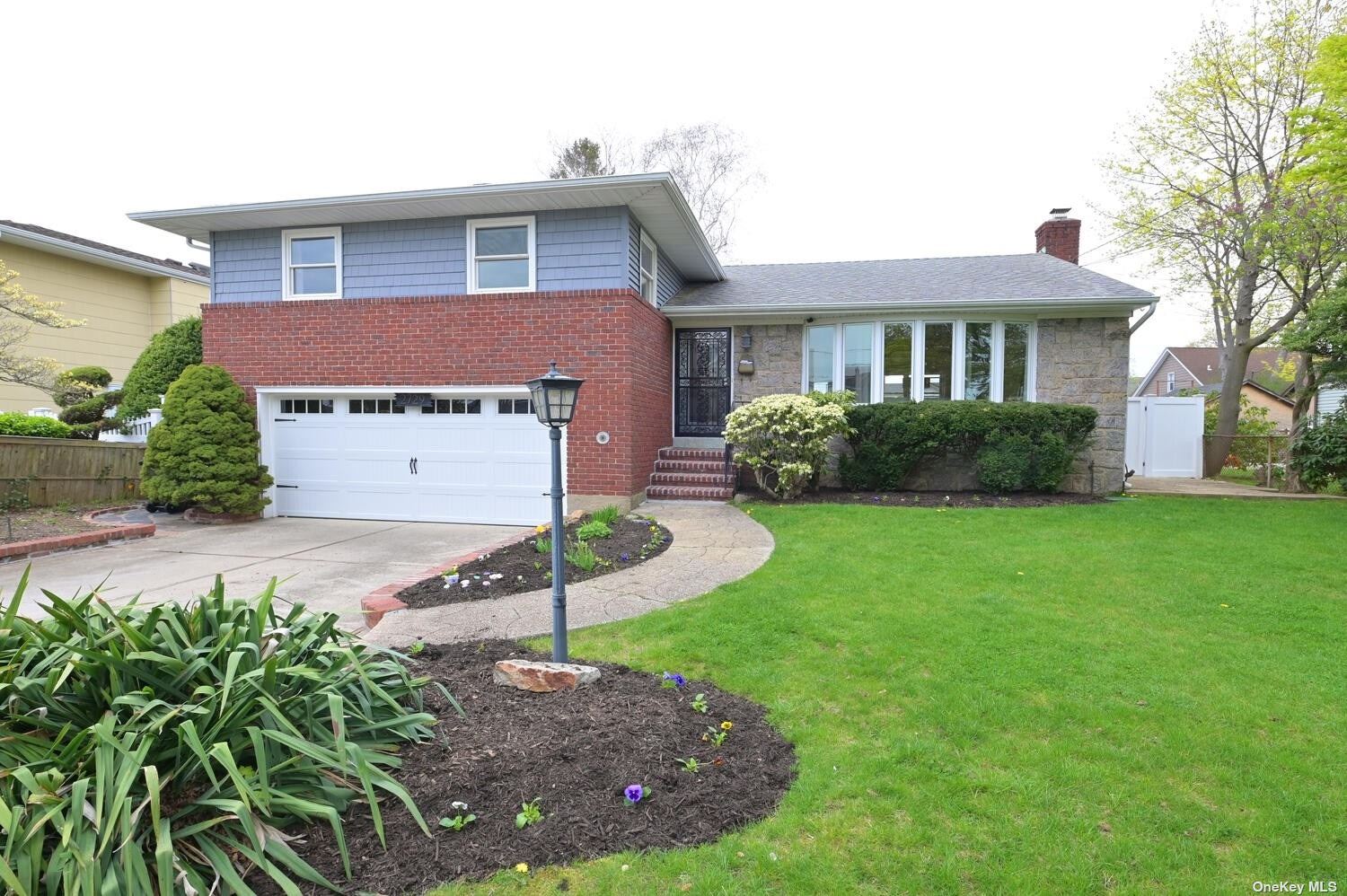 #1 photo, 2729 Court Street, ناسو Bellmore , NY 11710