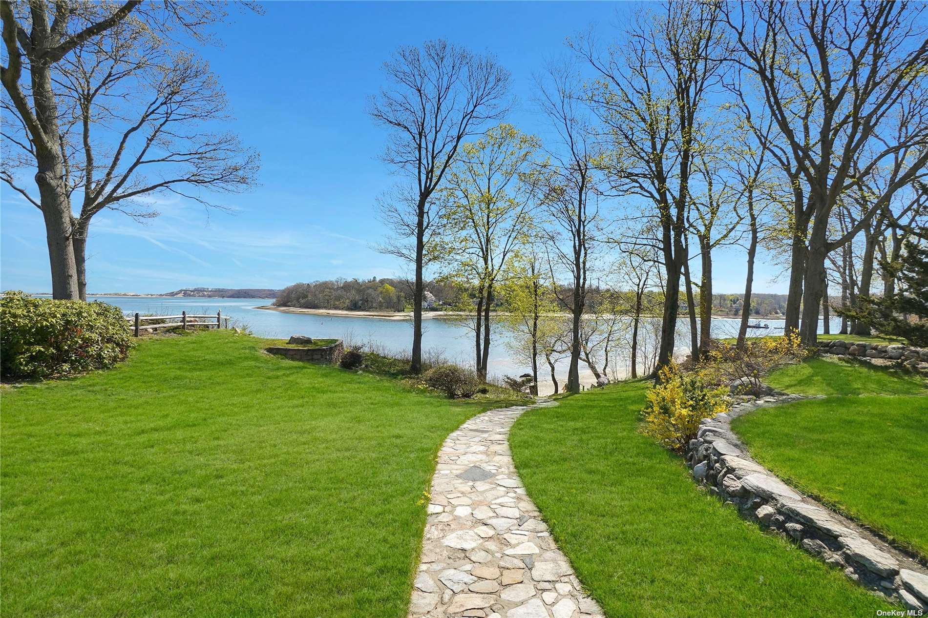 #1 photo, 92 Dyke Road, सफ़ोक काउंटी Setauket , NY 11733