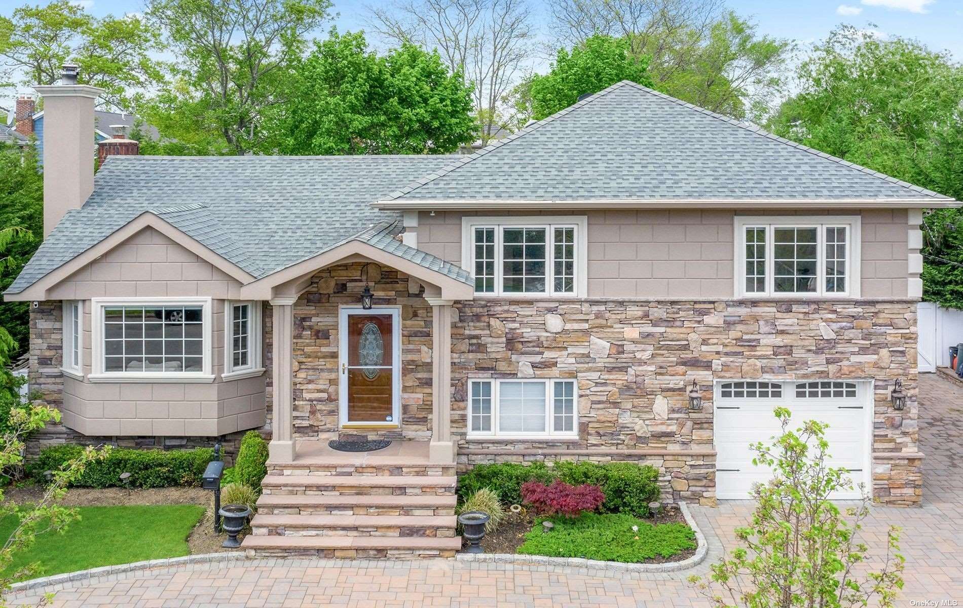 #1 photo, 2021 Monroe Avenue, ナッソー郡 North Bellmore , NY 11710