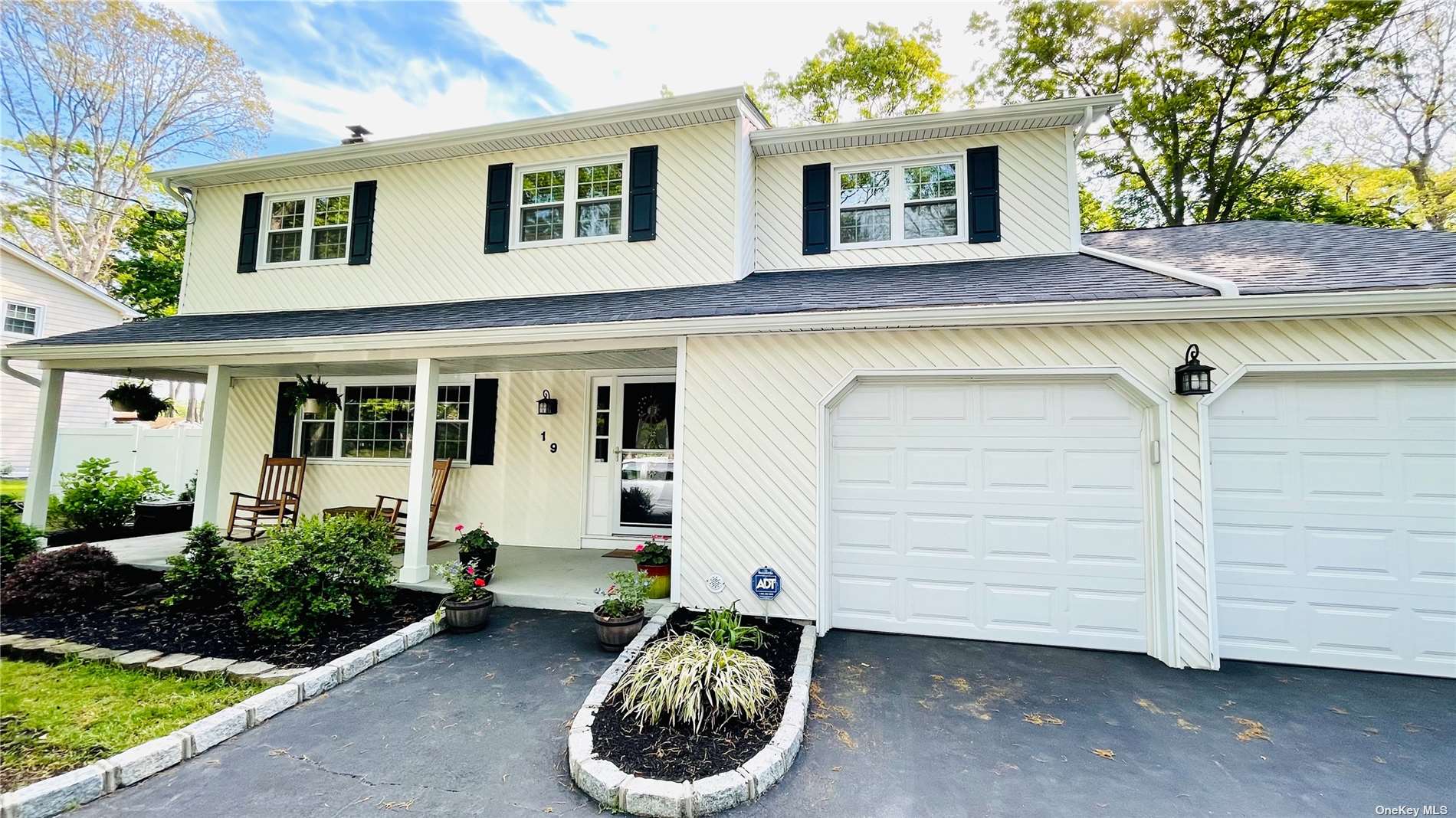 #1 photo, 19 Miller Avenue, सफ़ोक काउंटी Shoreham , NY 11786