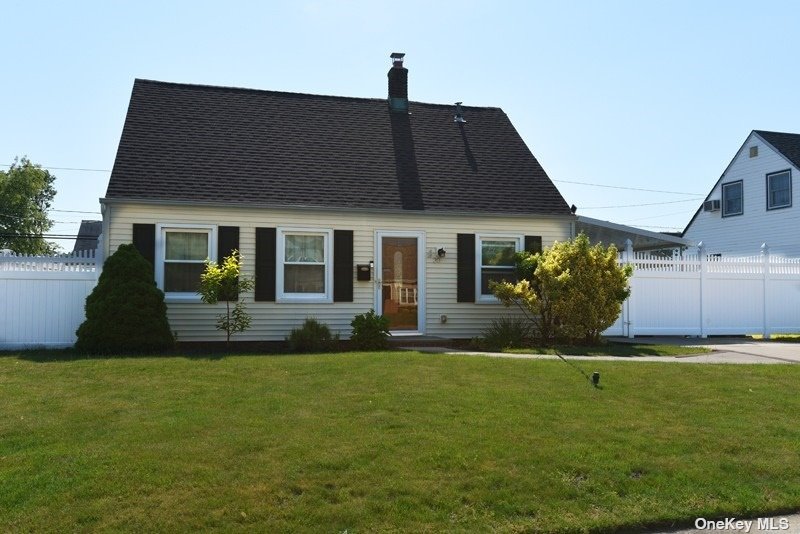 #1 photo, 30 Harness Lane, ناسو Levittown , NY 11756
