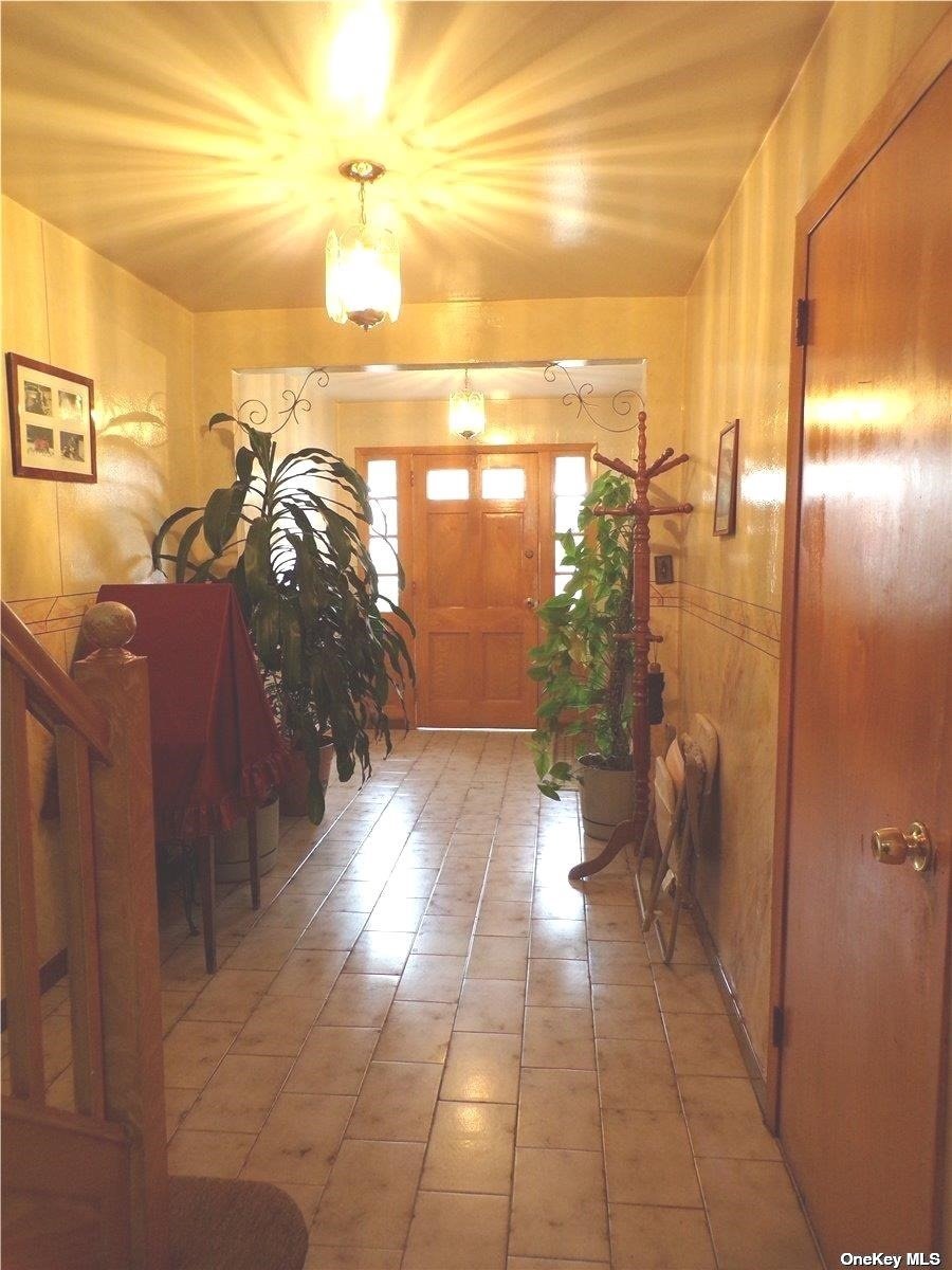 #1 photo, 60-19 74th Street, Куинс ‖ Middle Village , NY 11379