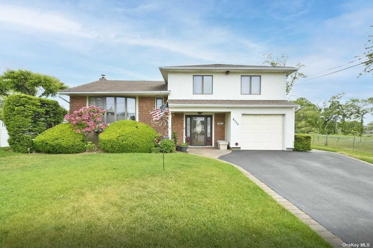 #1 photo, 2550 Erick Court, ナッソー郡 Bellmore , NY 11710