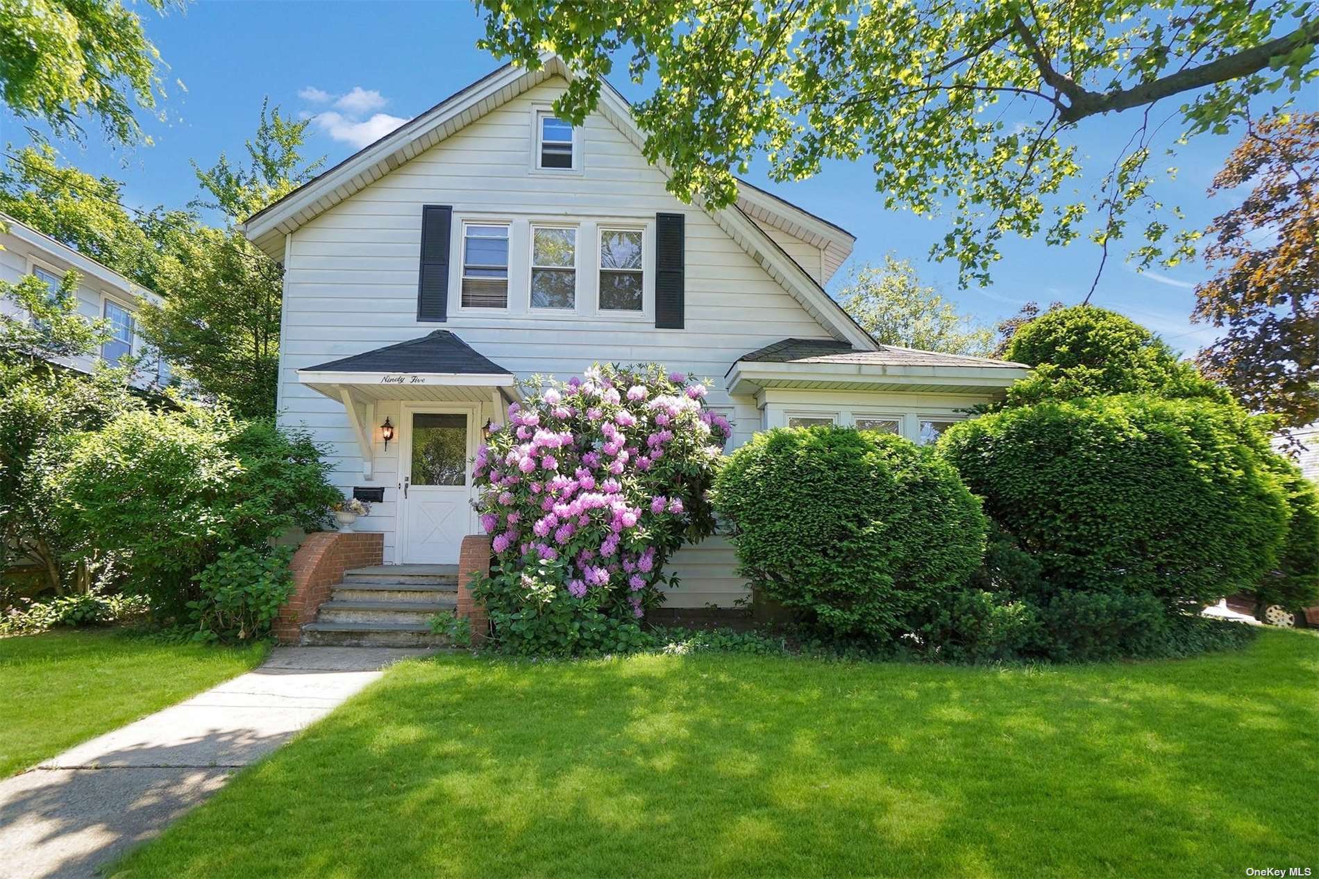 #1 photo, 95 Corona Avenue, ナッソー郡 Valley Stream , NY 11580