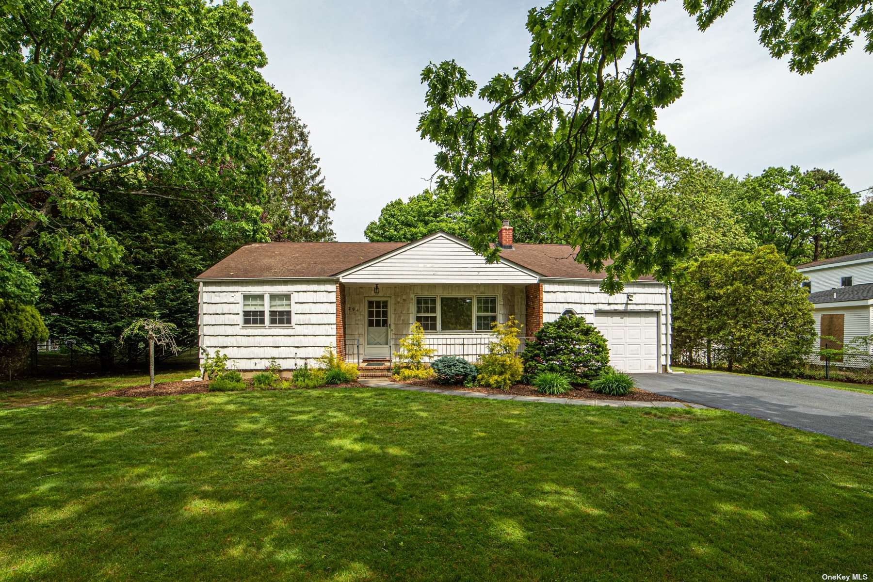 #1 photo, 291 Munsell Road, Саффолк ‖ East Patchogue , NY 11772