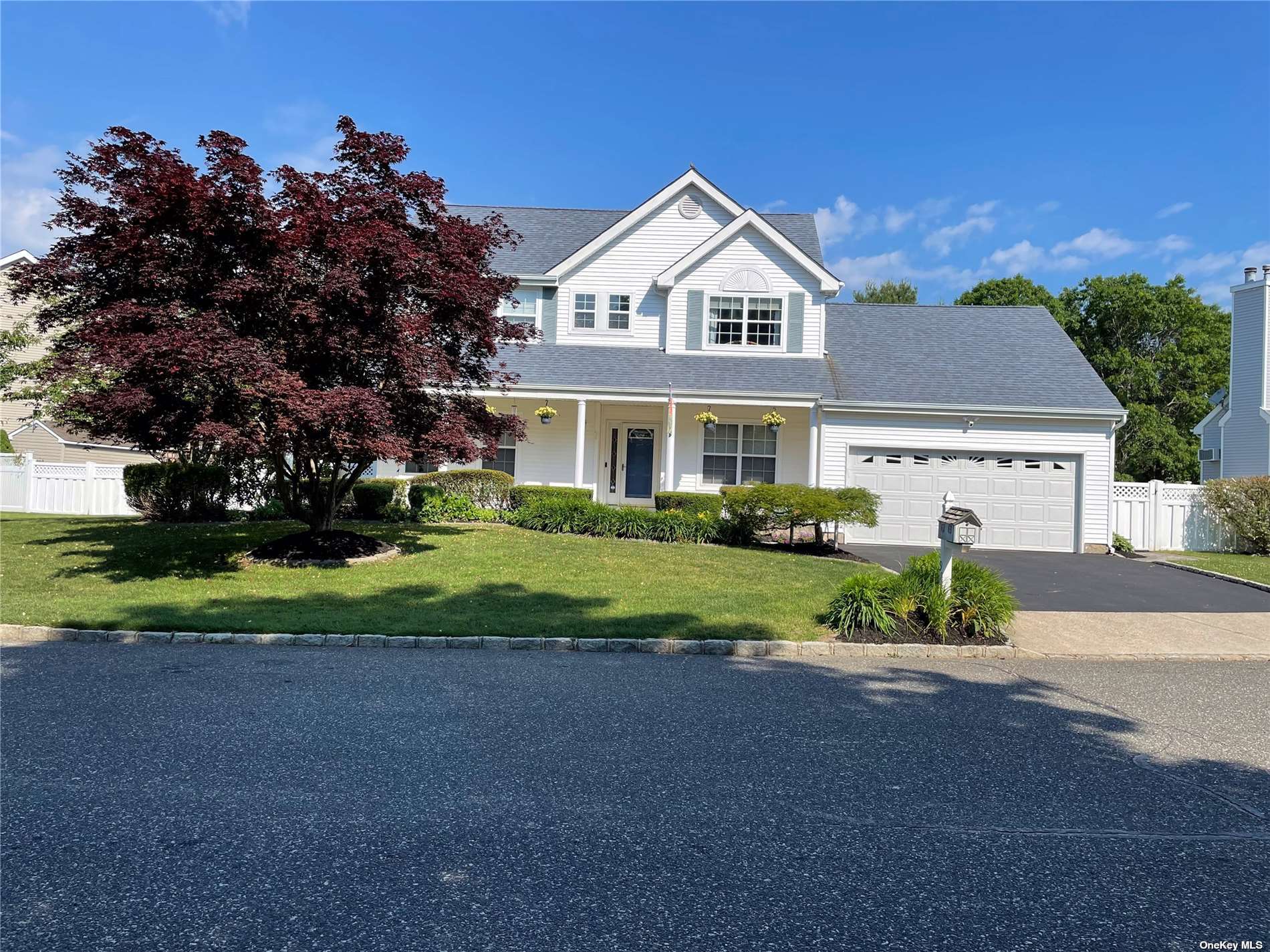 #1 photo, 98 Summerfield Drive, מחוז סאפוק Holtsville , NY 11742