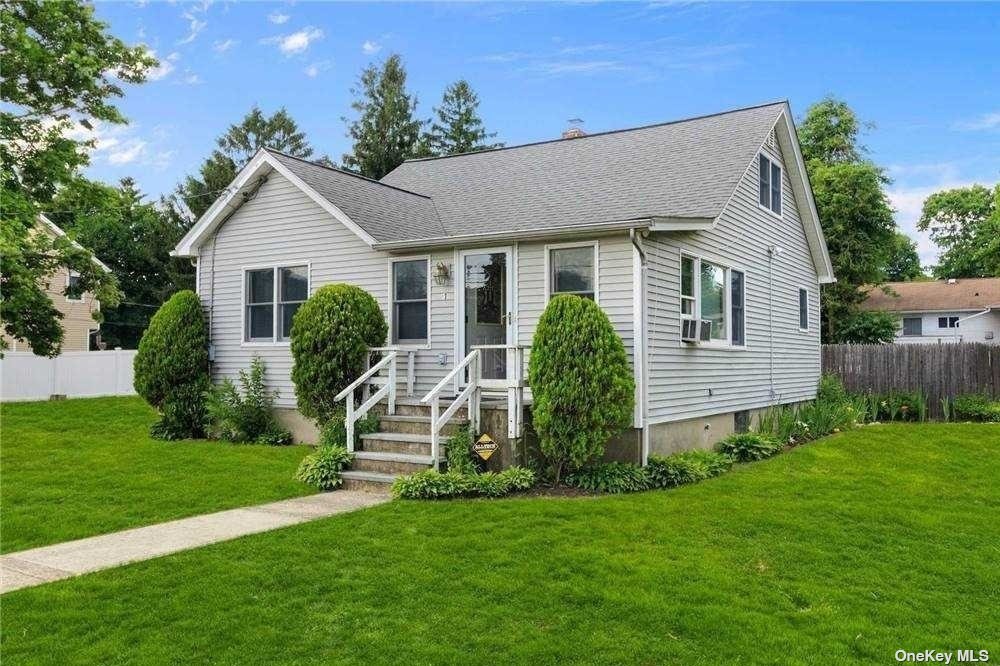 #1 photo, 1 Aster Street, Greenlawn , NY 11740