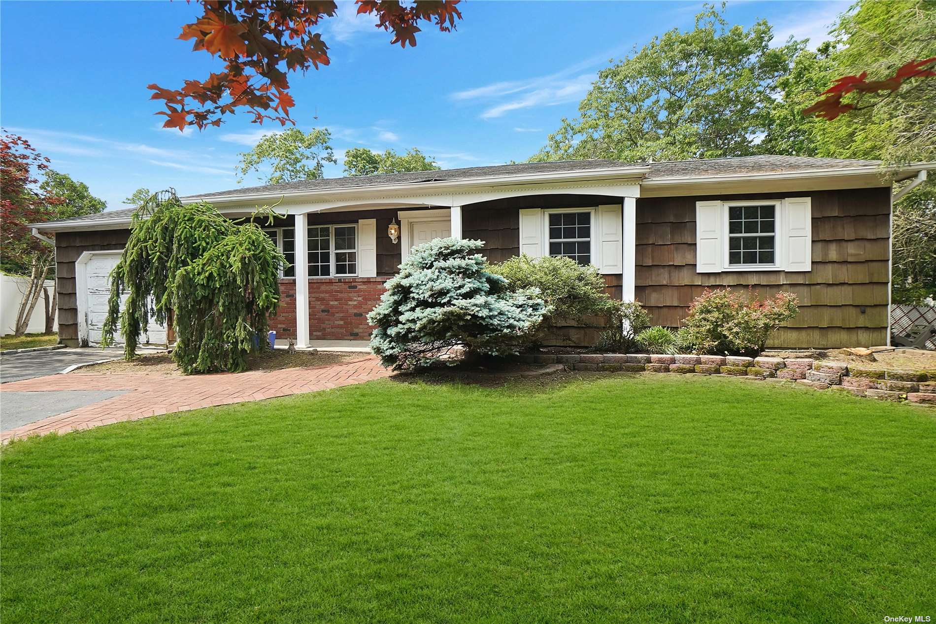 #1 photo, 34 Walnut Avenue, Саффолк ‖ Farmingville , NY 11738