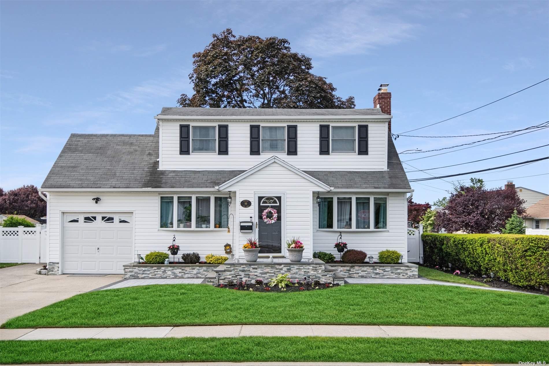 #1 photo, 99 Thomas Avenue, Bethpage , NY 11714