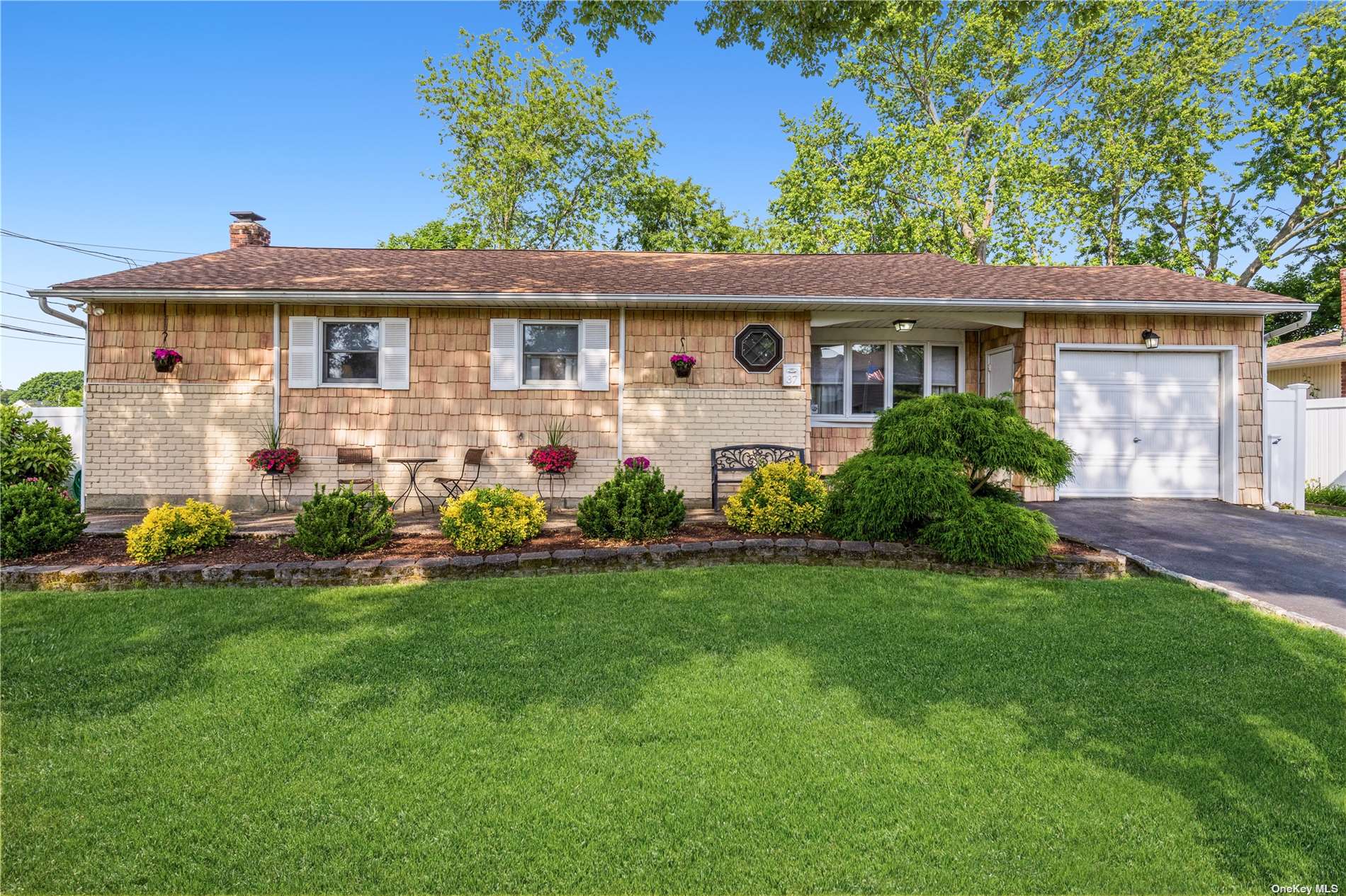 #1 photo, 37 Evelyn Drive, سوفولك Commack , NY 11725