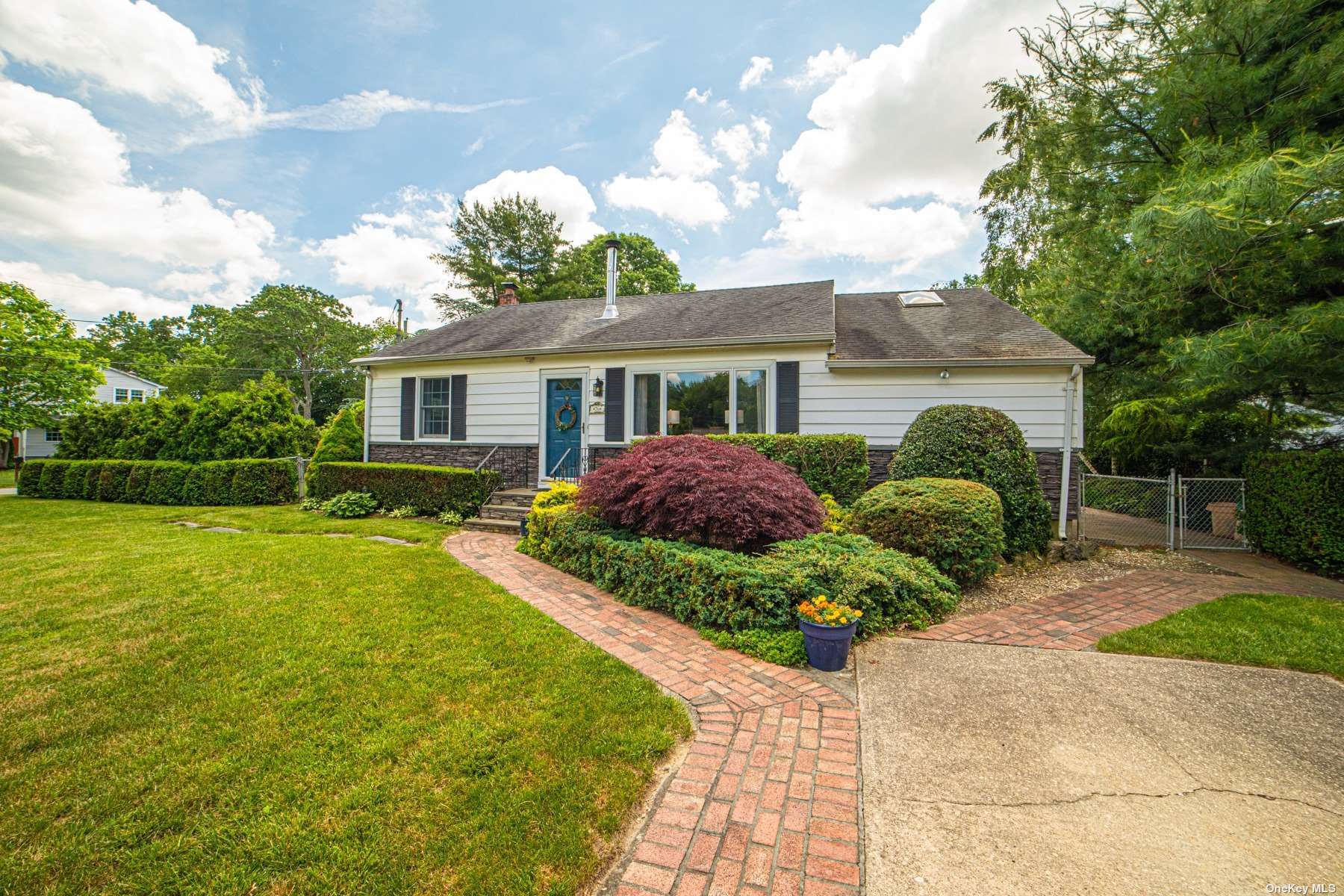 #1 photo, 76 Juniper Street, Саффолк ‖ Islip , NY 11751