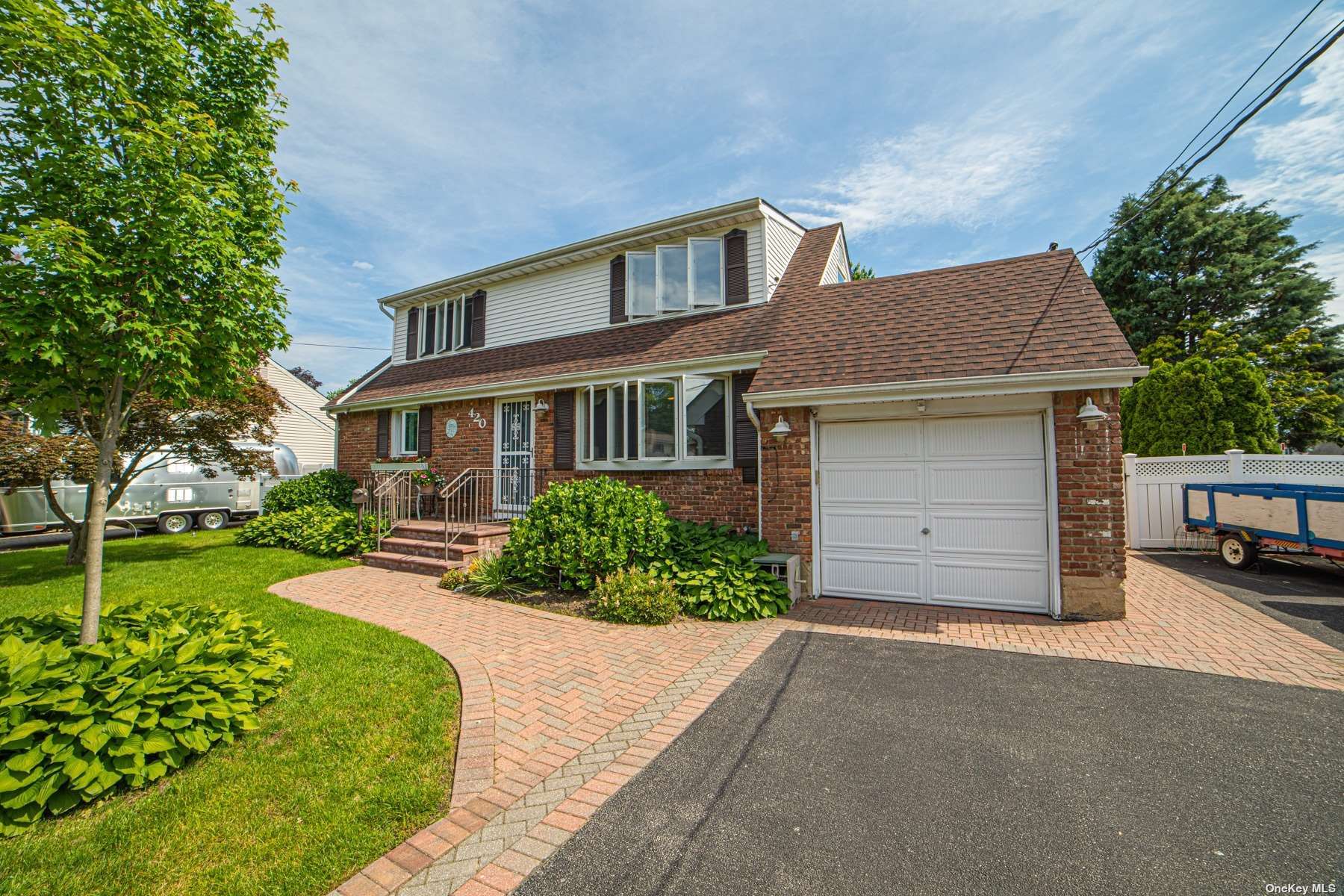 #1 photo, 420 Spruce Avenue, Саффолк ‖ West Islip , NY 11795