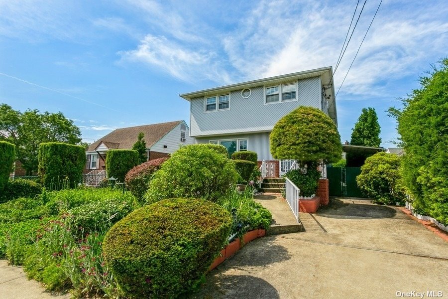 #1 photo, 484 Bernard Street, Нассау ‖ East Meadow , NY 11554