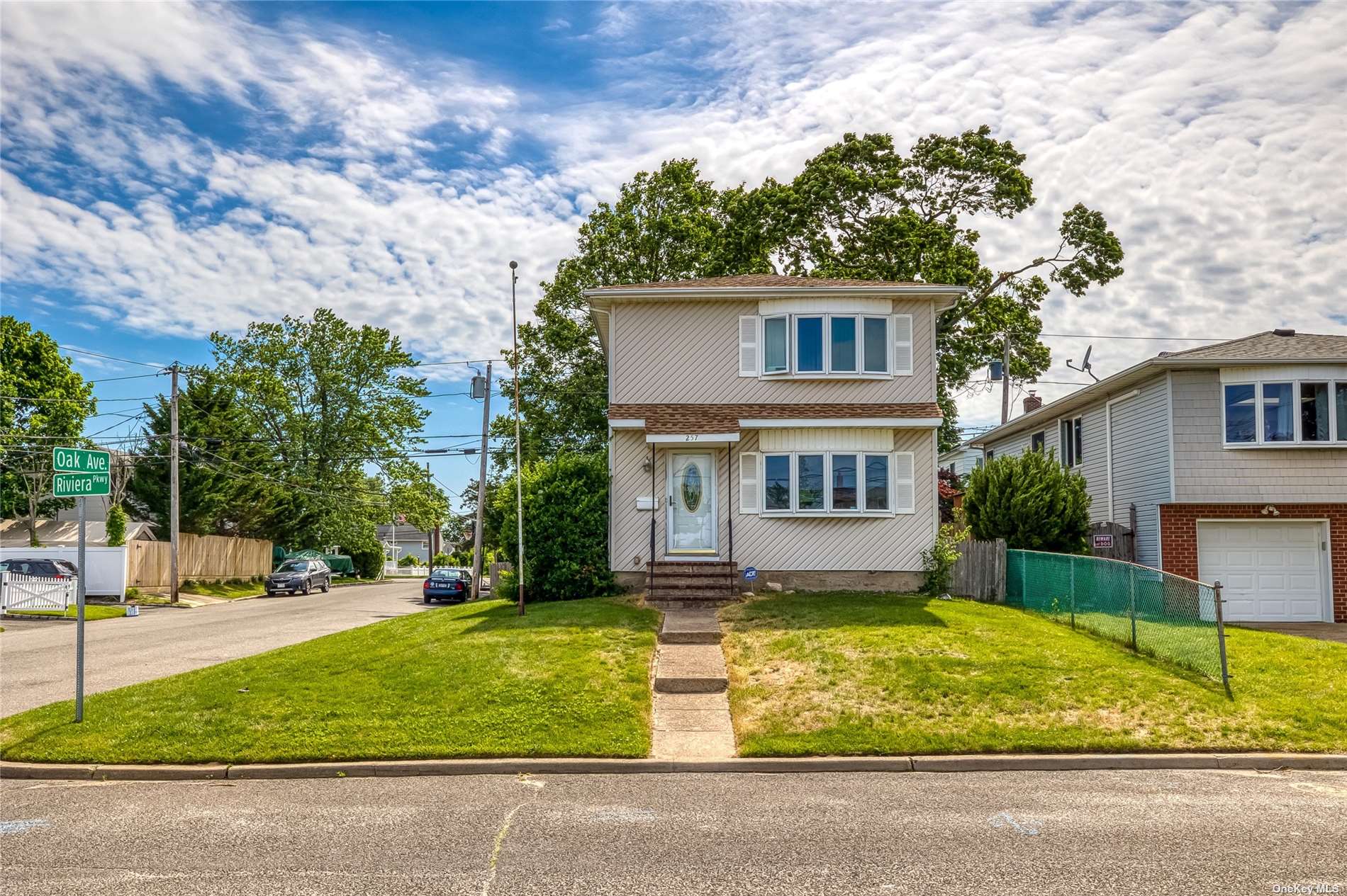 #1 photo, 257 Riviera Parkway, Lindenhurst , NY 11757