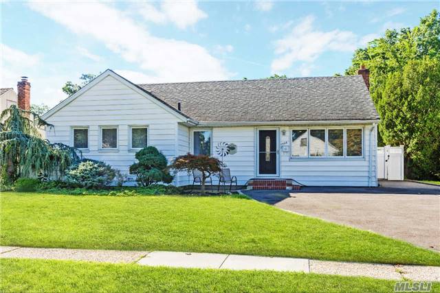 #1 photo, 1506 Jackson Ave, East Meadow , NY 11554