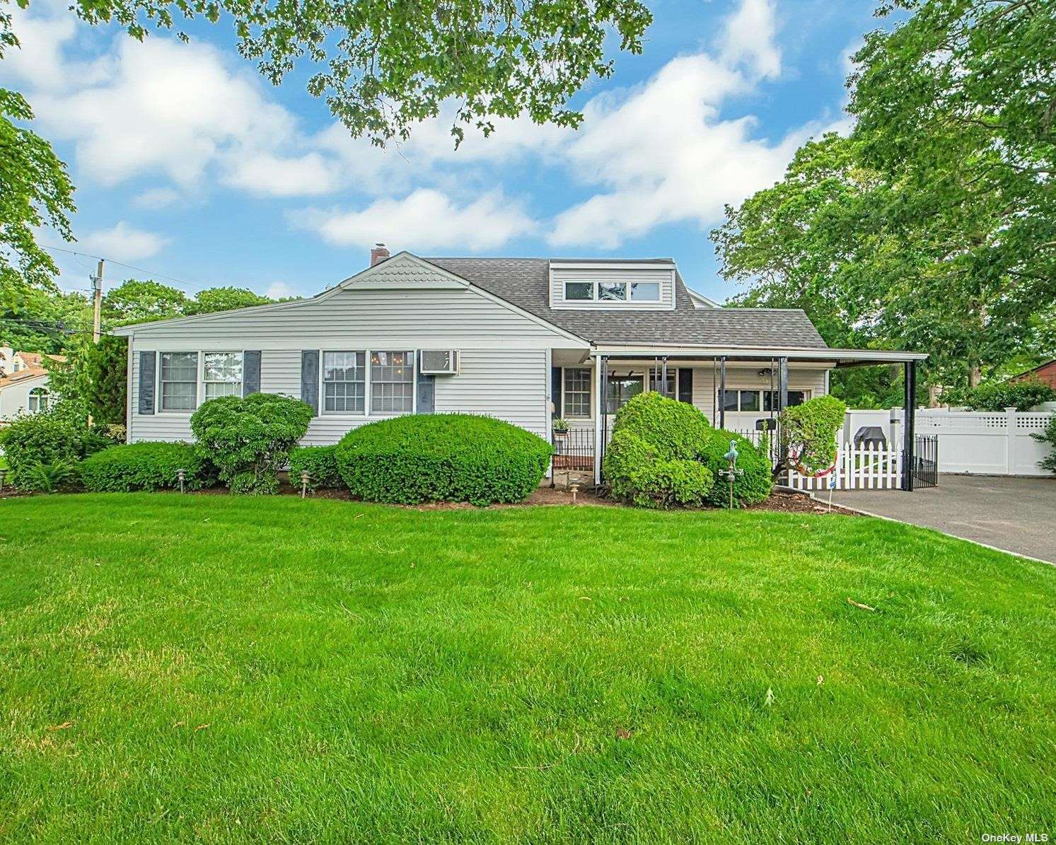 #1 photo, 51 Lindbergh Street, ナッソー郡 Massapequa Park , NY 11762