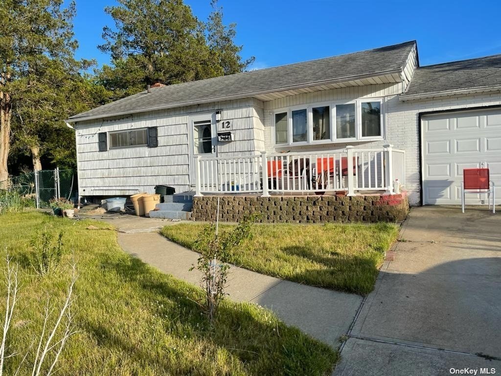 #1 photo, 12 Jewel Street, सफ़ोक काउंटी Brentwood , NY 11717