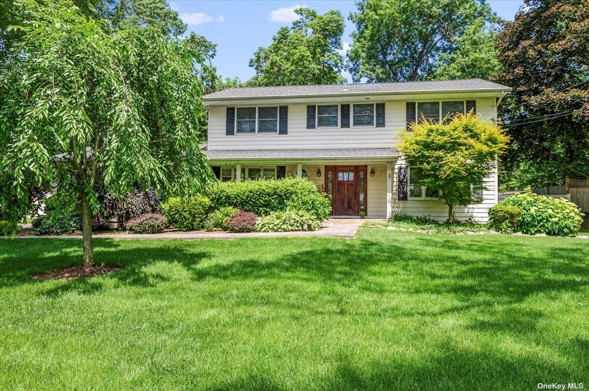 #1 photo, 5 Bluetop Road, Setauket , NY 11733