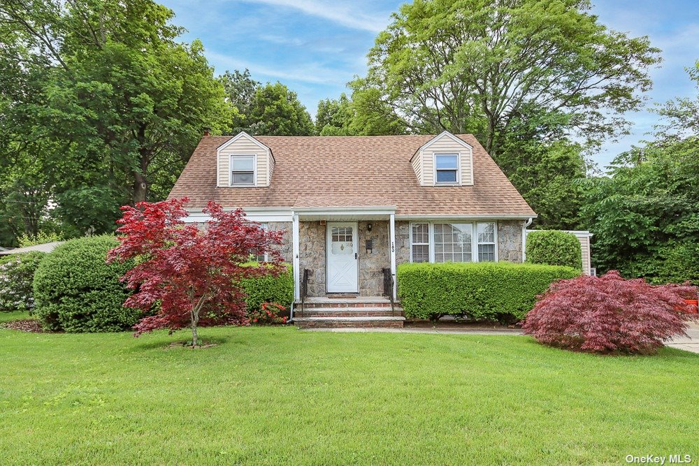 #1 photo, 180 Parkway Drive, নাসাউ কাউন্টি Westbury , NY 11590