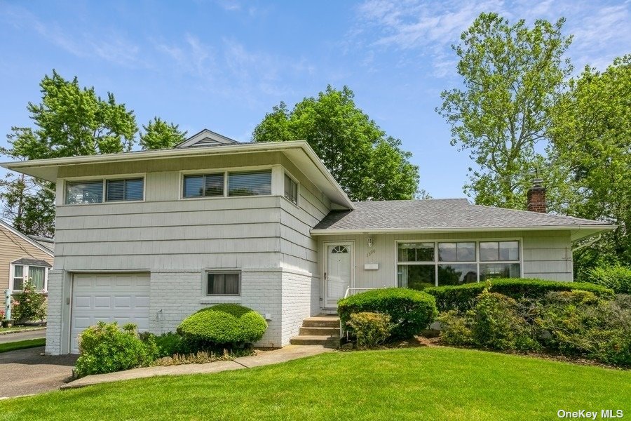 #1 photo, 1390 Dieman Lane, ناسو East Meadow , NY 11554