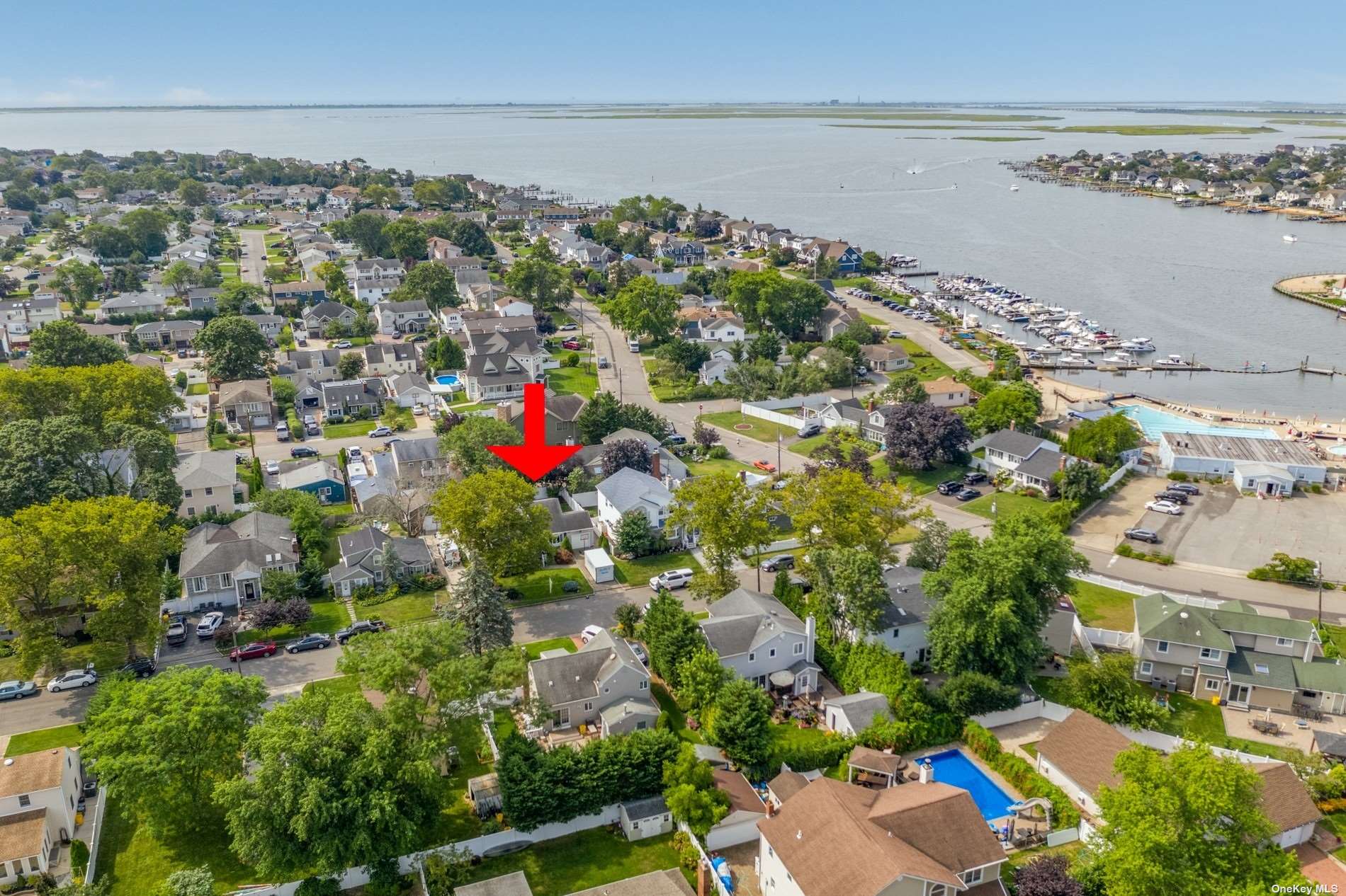 #1 photo, 6 Fairview Road, नासाउ काउंटी Massapequa , NY 11758