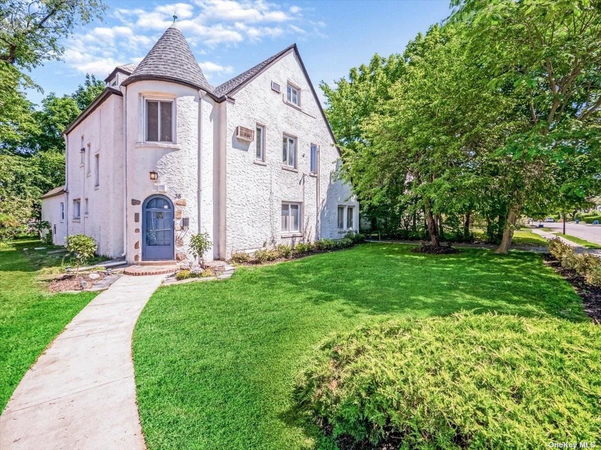 #1 photo, 38 Brokaw Lane, Great Neck , NY 11023