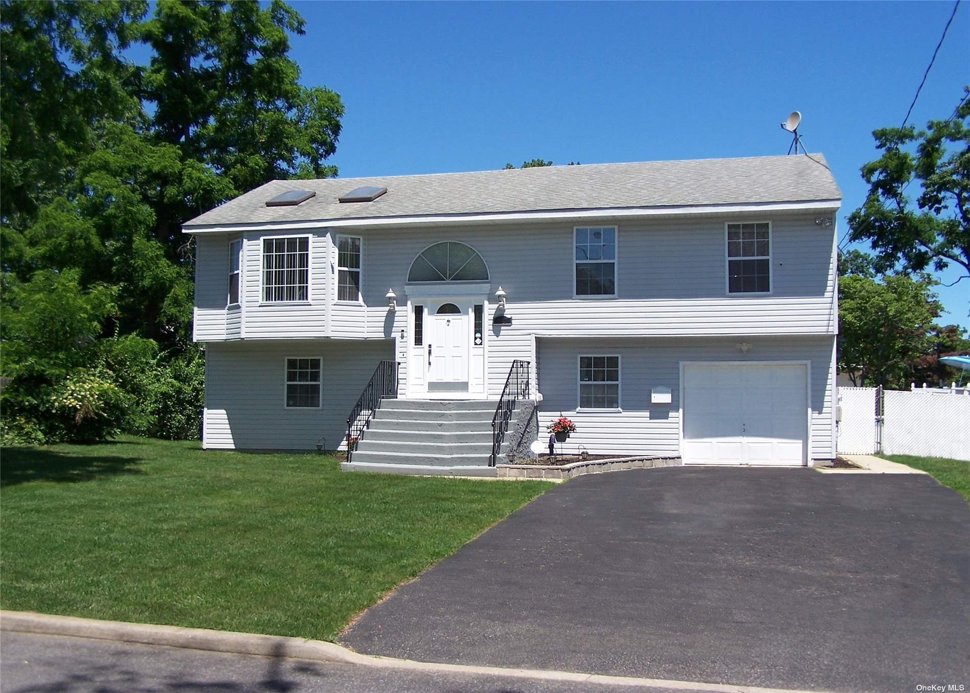 #1 photo, 107 Greenwood Road, Bay Shore , NY 11706