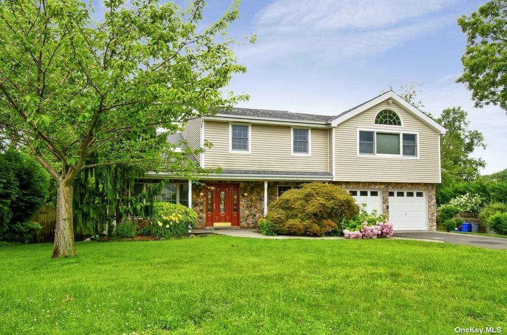 #1 photo, 12 Stirrup Lane, Glen Cove , NY 11542