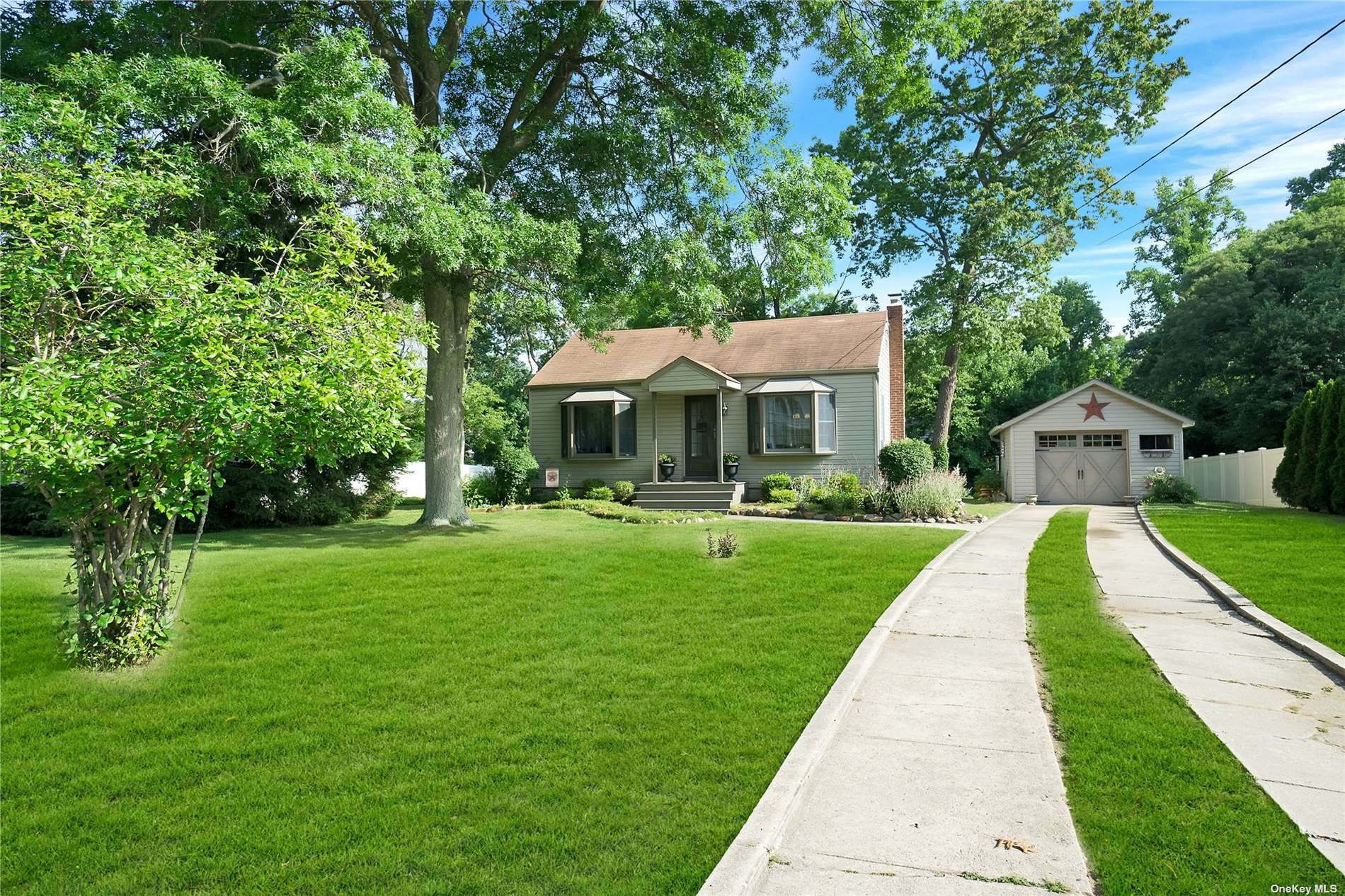 #1 photo, 258 Lilac Lane, सफ़ोक काउंटी Smithtown , NY 11787