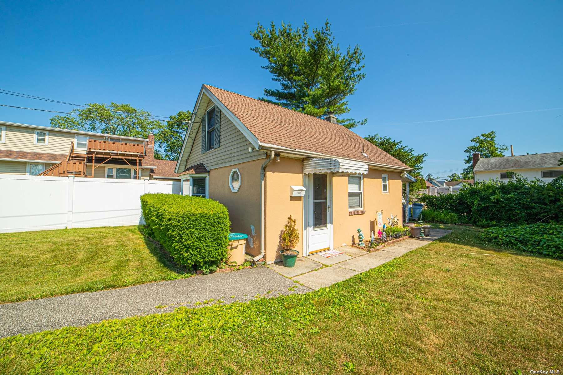 #1 photo, 100 Root Avenue, Саффолк ‖ Islip , NY 11751