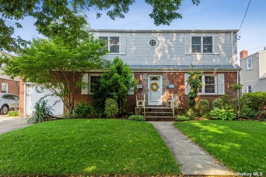 #1 photo, 627 S 11th Street, New Hyde Park , NY 11040