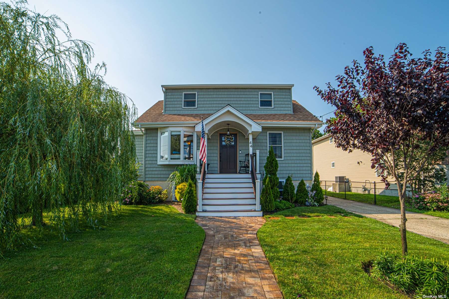 #1 photo, 44 Palm Street, サフォーク郡 Lindenhurst , NY 11757