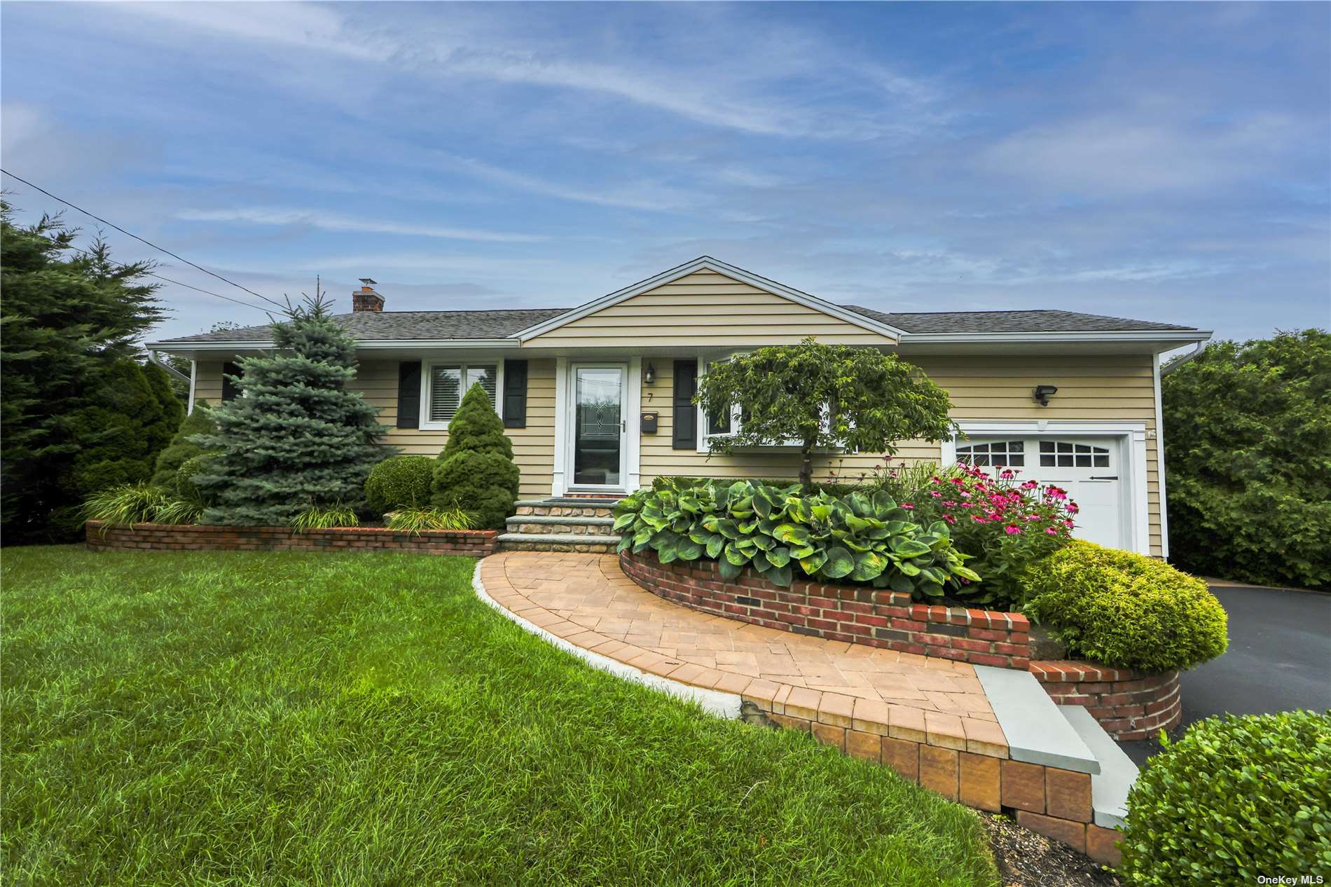 #1 photo, 7 Arnold Lane, Commack , NY 11725