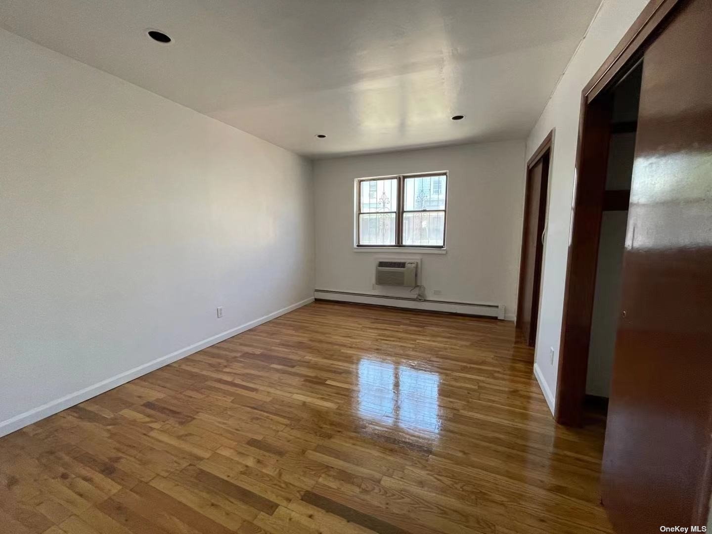 #1 photo, 109-06 Westside Avenue, كوينز Corona , NY 11368