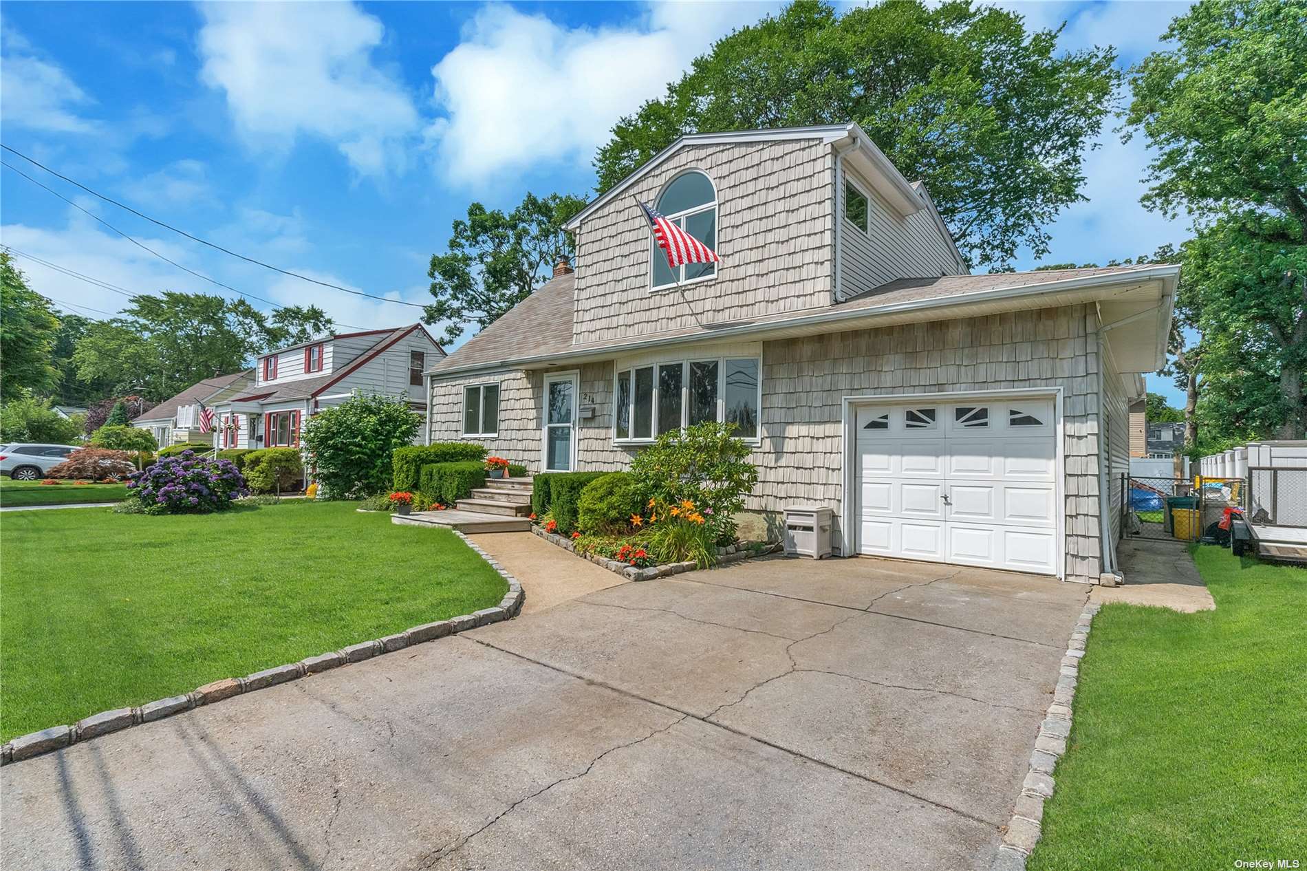 #1 photo, 214 Brooklyn Avenue, 長島 Massapequa Park , NY 11762