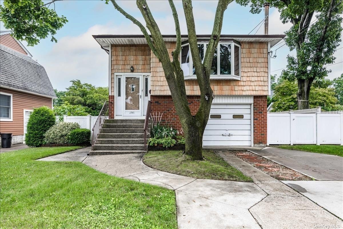 #1 photo, 1741 Grand Avenue, Merrick , NY 11566