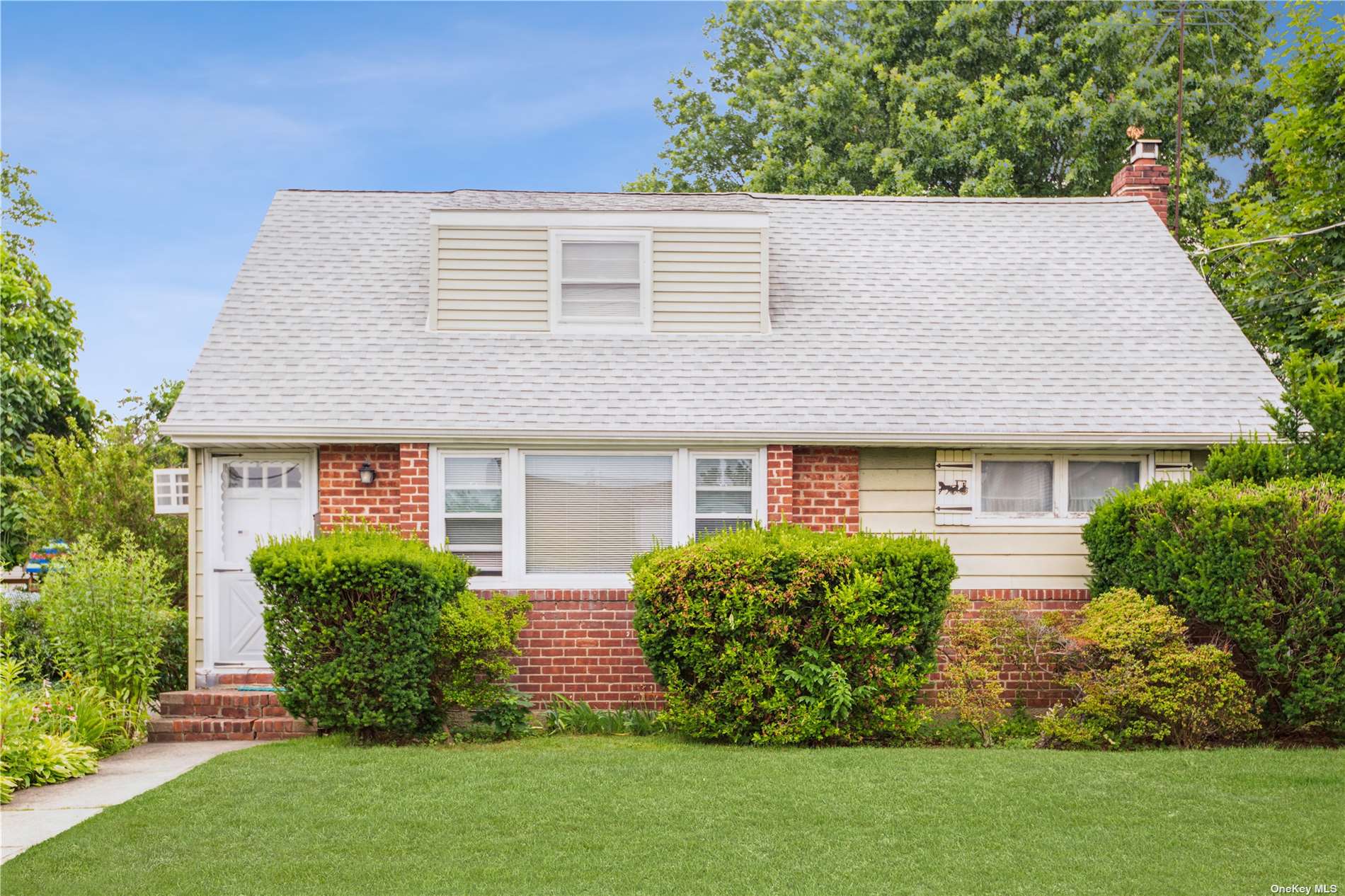 #1 photo, 882 Winthrop Drive, ナッソー郡 East Meadow , NY 11554