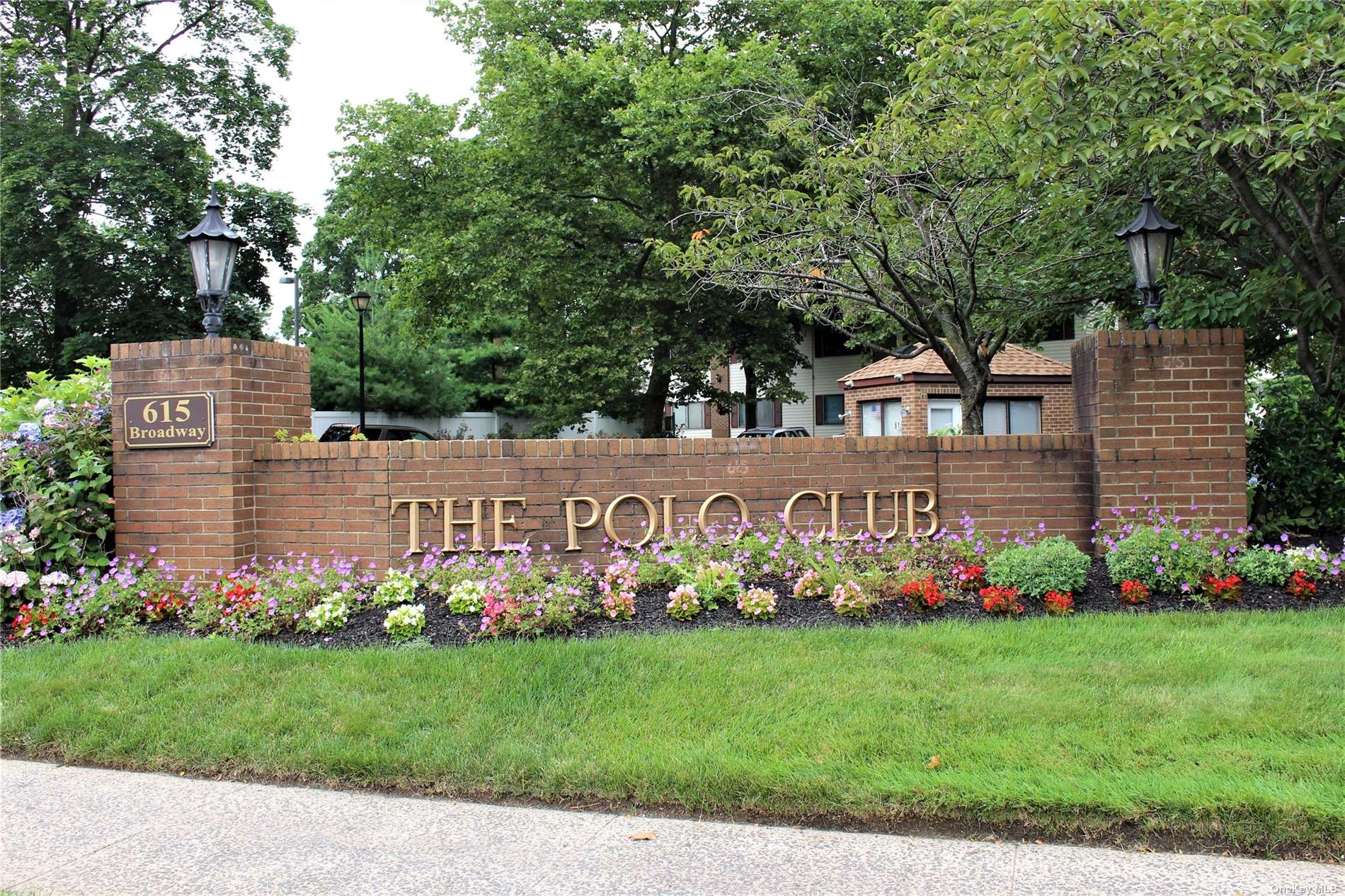 #1 photo, 615 Broadway, 东长岛 Amityville , NY 11701