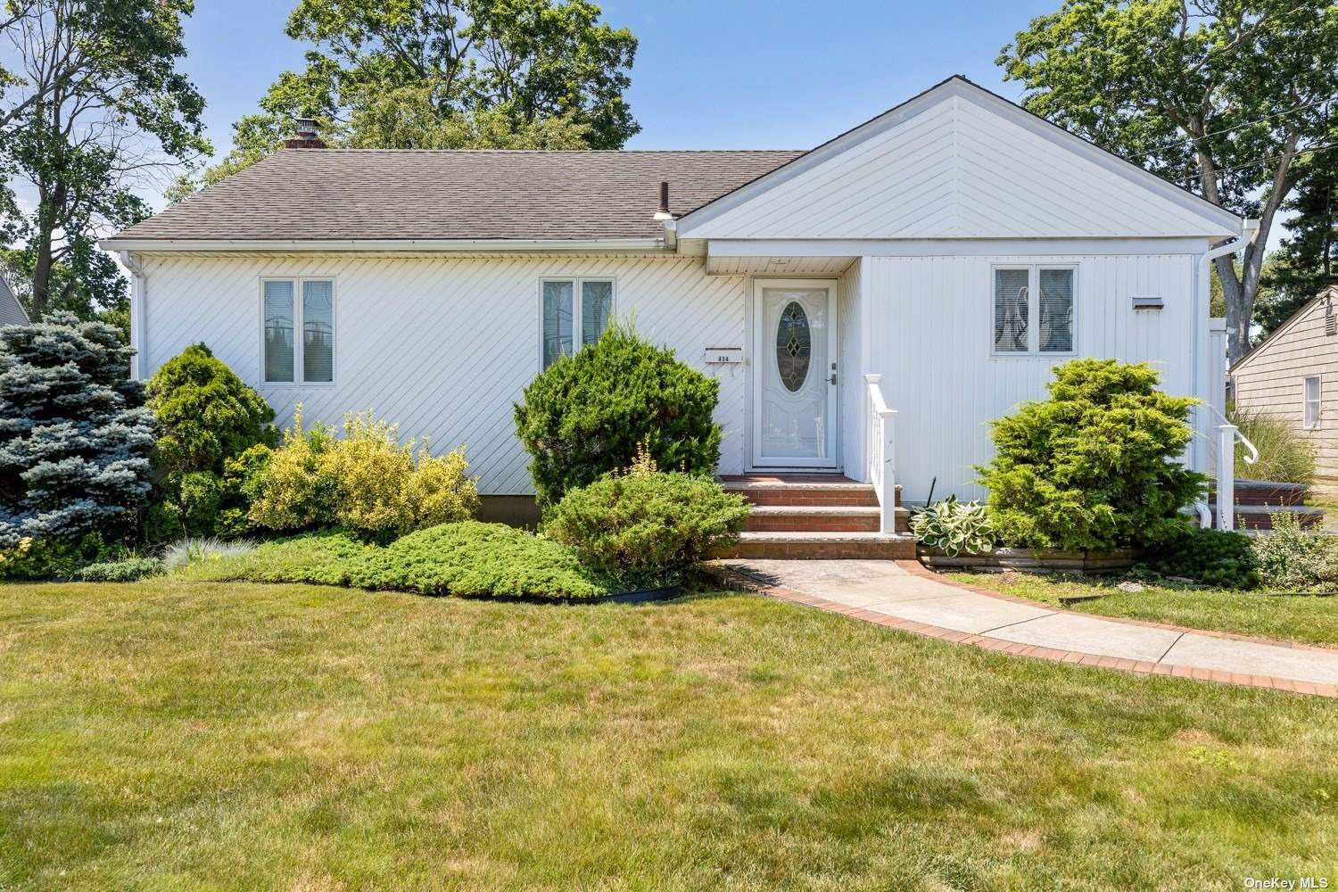 #1 photo, 414 Brendan Avenue, Massapequa Park , NY 11762