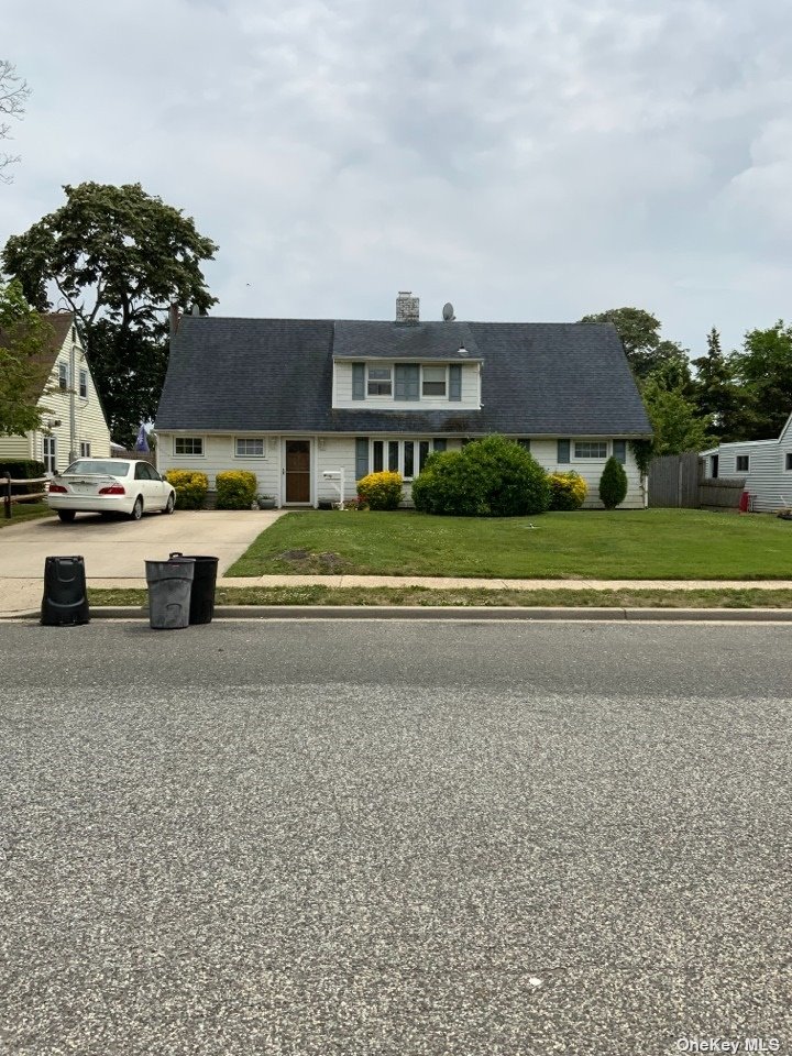 #1 photo, 93 Chimney Lane, नासाउ काउंटी Levittown , NY 11756