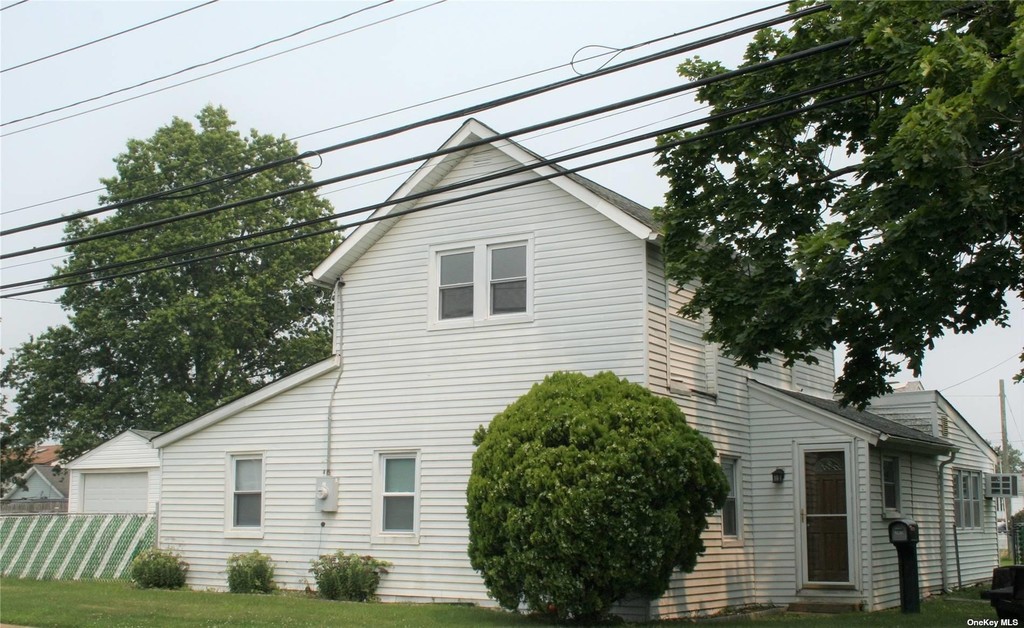 #1 photo, 2471 Seamans Neck Road, ناسو Seaford , NY 11783