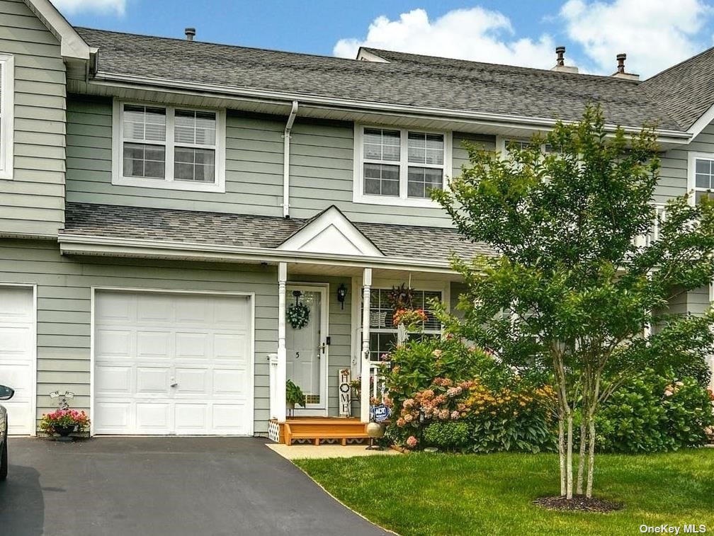 #1 photo, 5 Sunwood Circle, Central Islip , NY 11722
