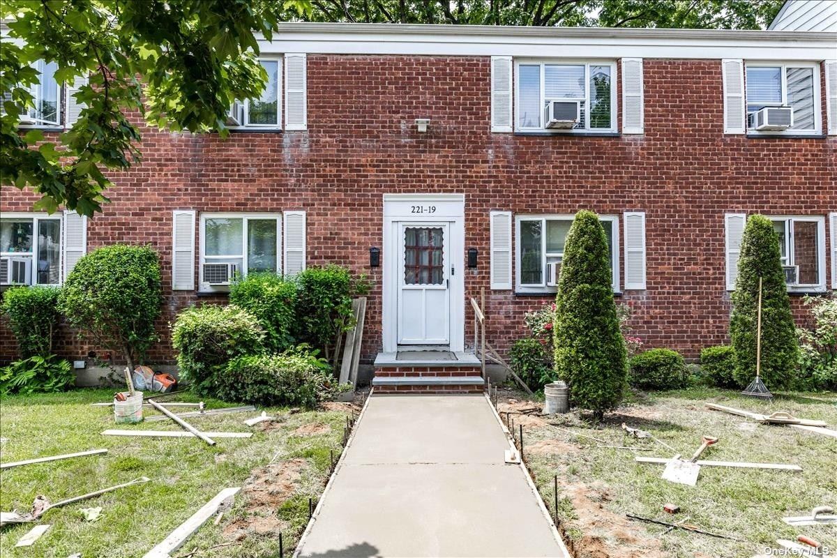 #1 photo, 221-19 Manor Road, কুইন্‌স Queens Village , NY 11427