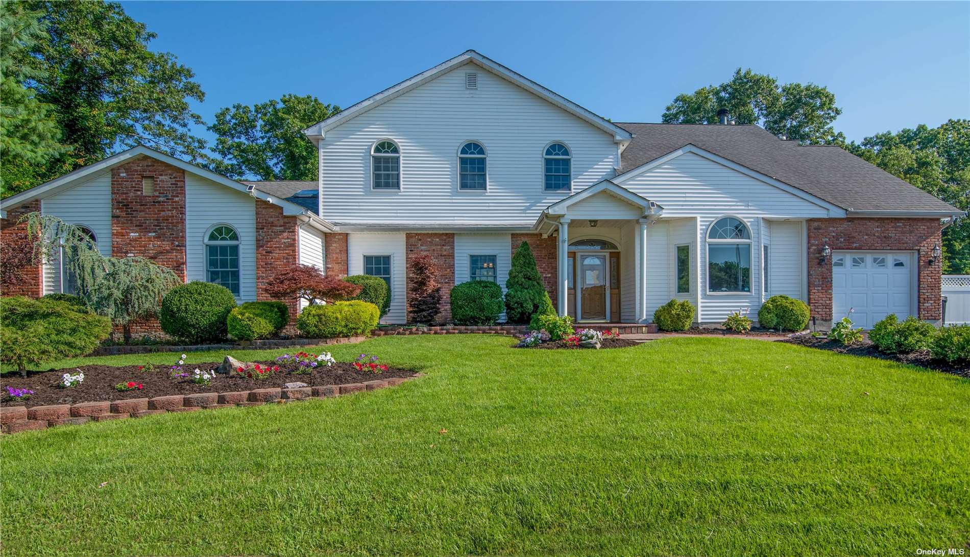 #1 photo, 45 Lambeth Street, Holbrook , NY 11741