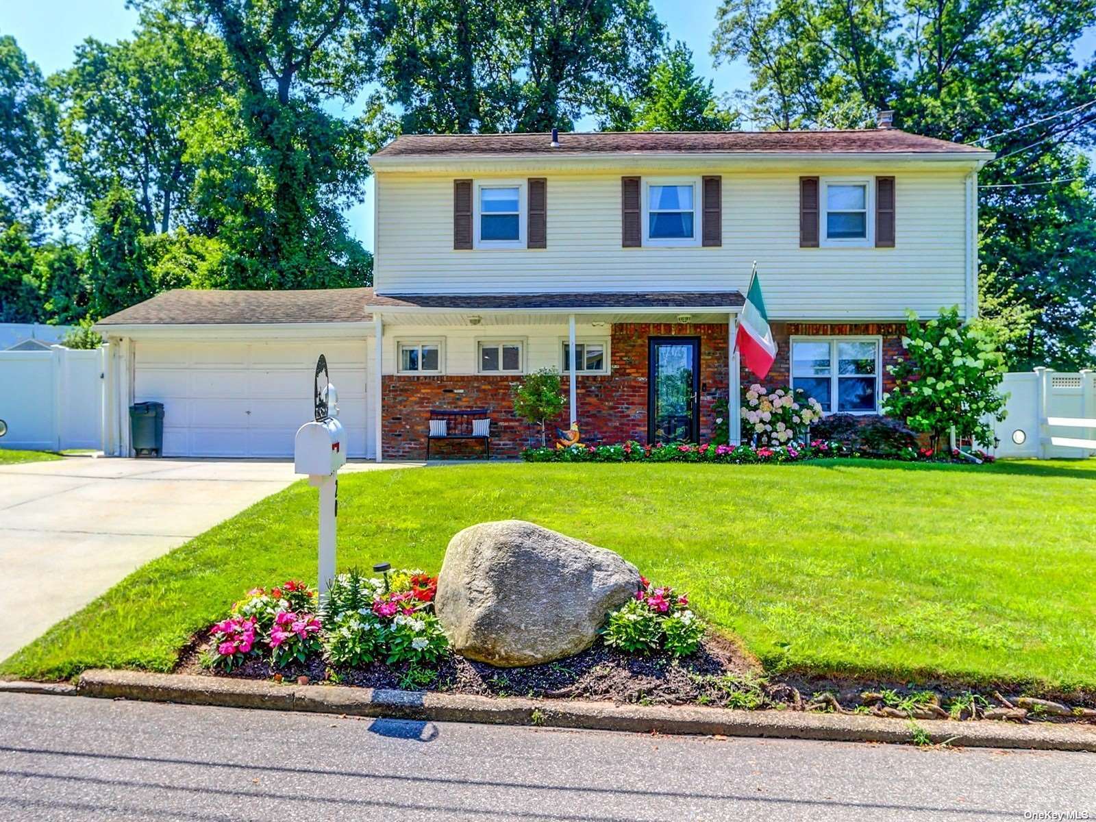 #1 photo, 20 Rolling Hills Drive, サフォーク郡 Huntington Station , NY 11746