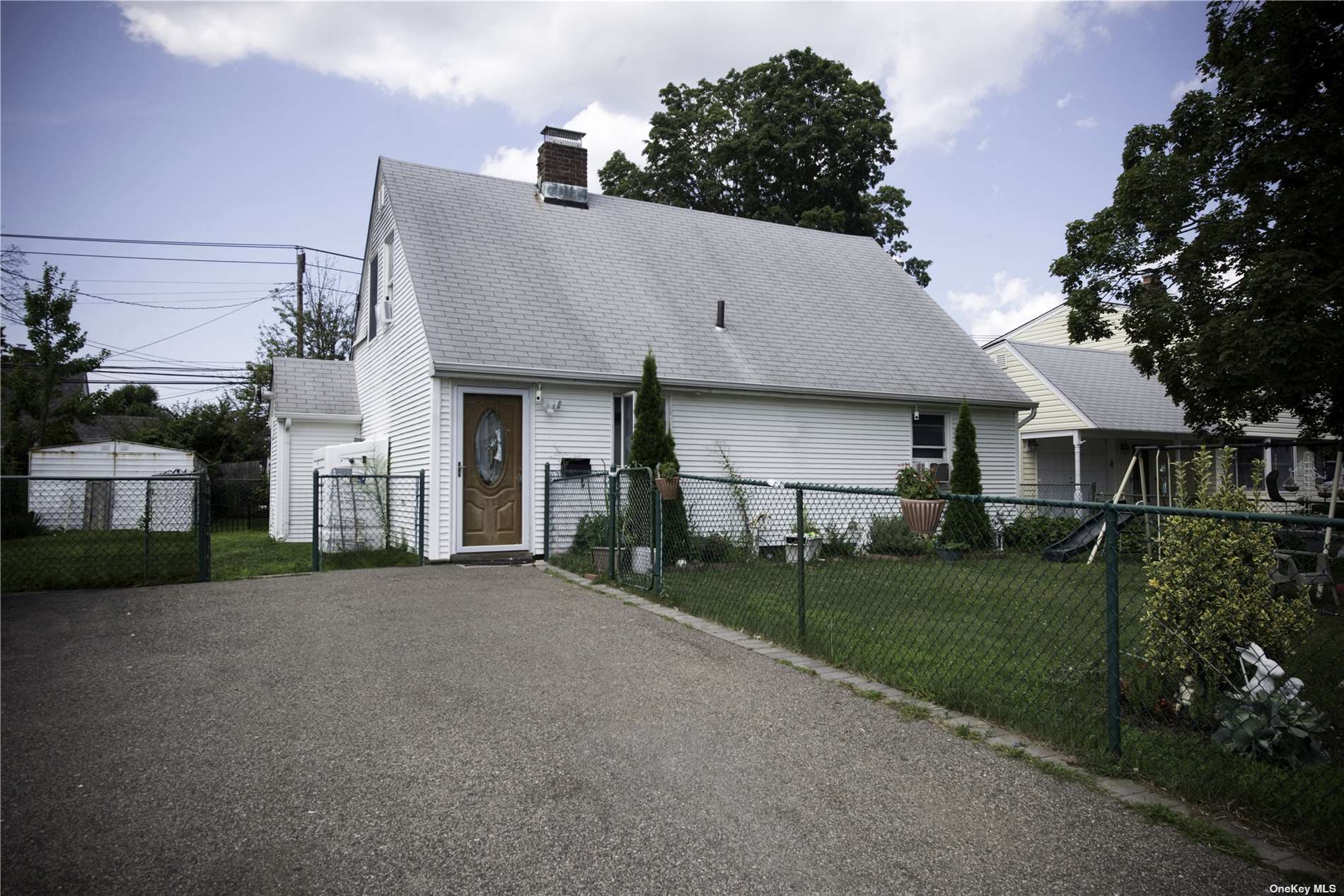 #1 photo, 45 Blacksmith Road, 롱 아일랜드 Levittown , NY 11756