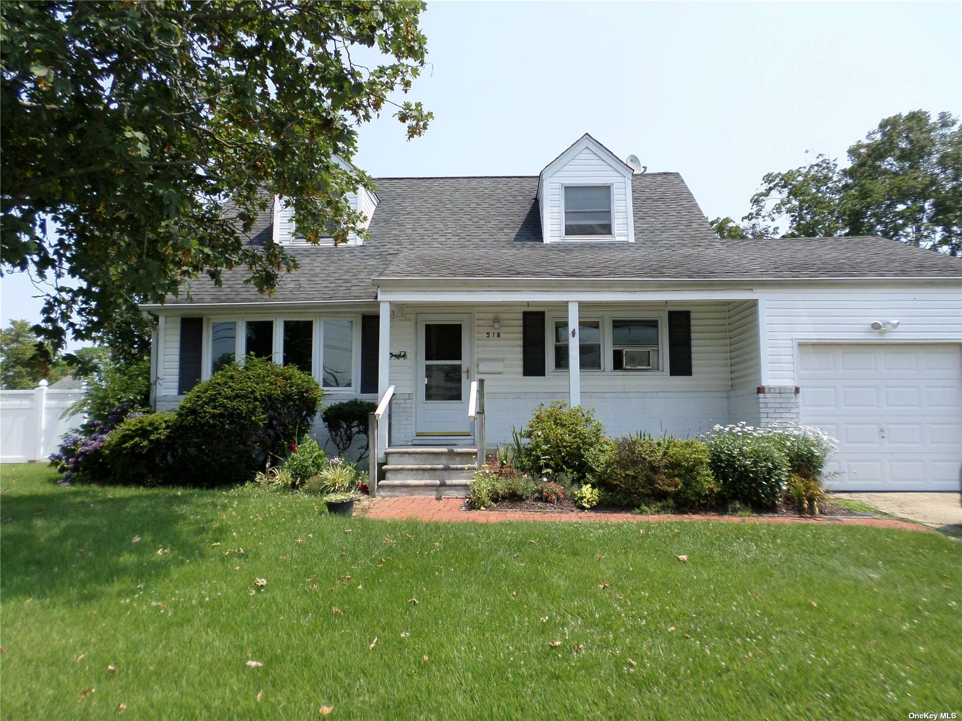 #1 photo, 518 6th Street, Lindenhurst , NY 11757